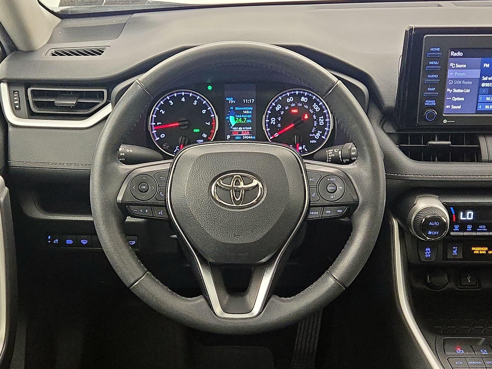 2022 Toyota RAV4 XLE - Photo 11