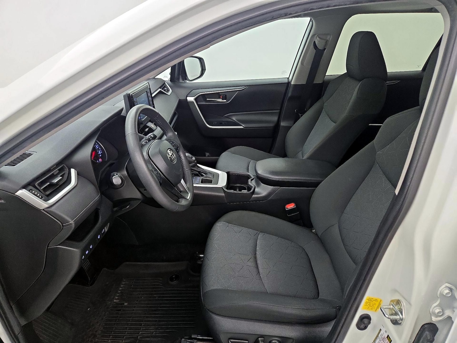 2022 Toyota RAV4 XLE - Photo 12