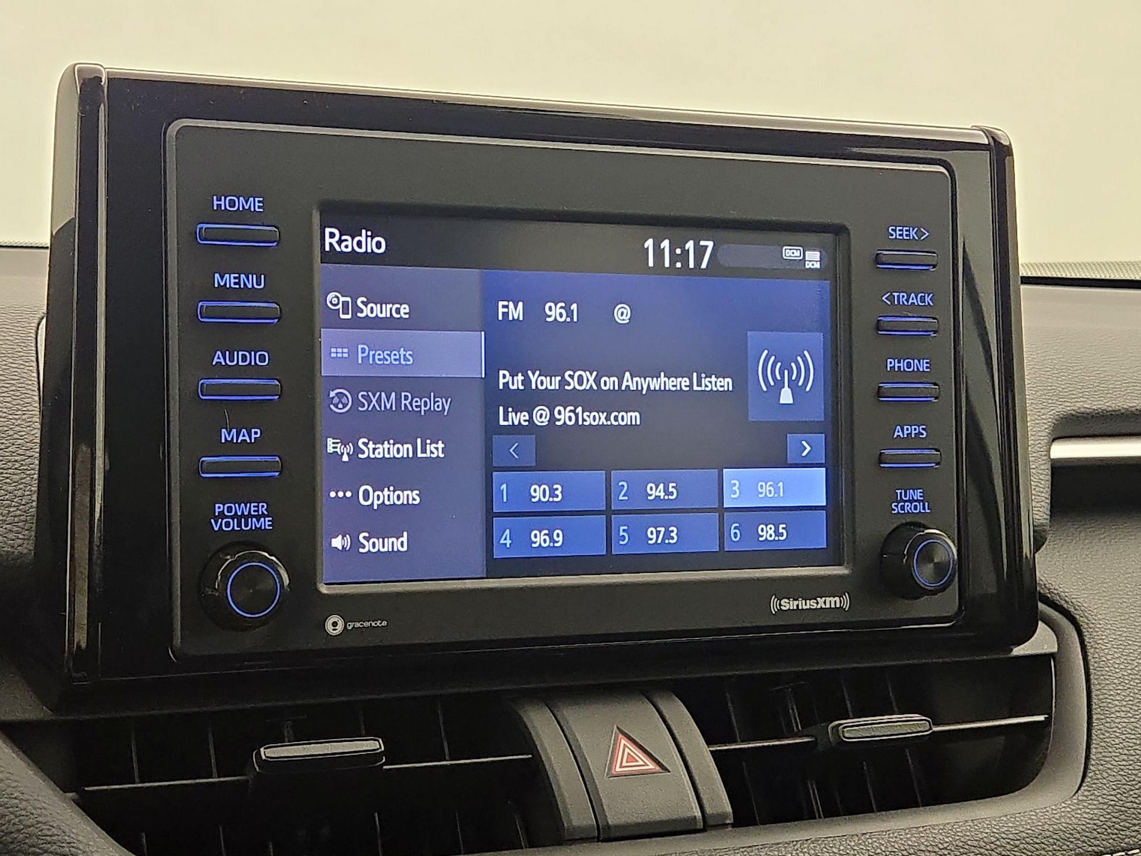 2022 Toyota RAV4 XLE - Photo 16