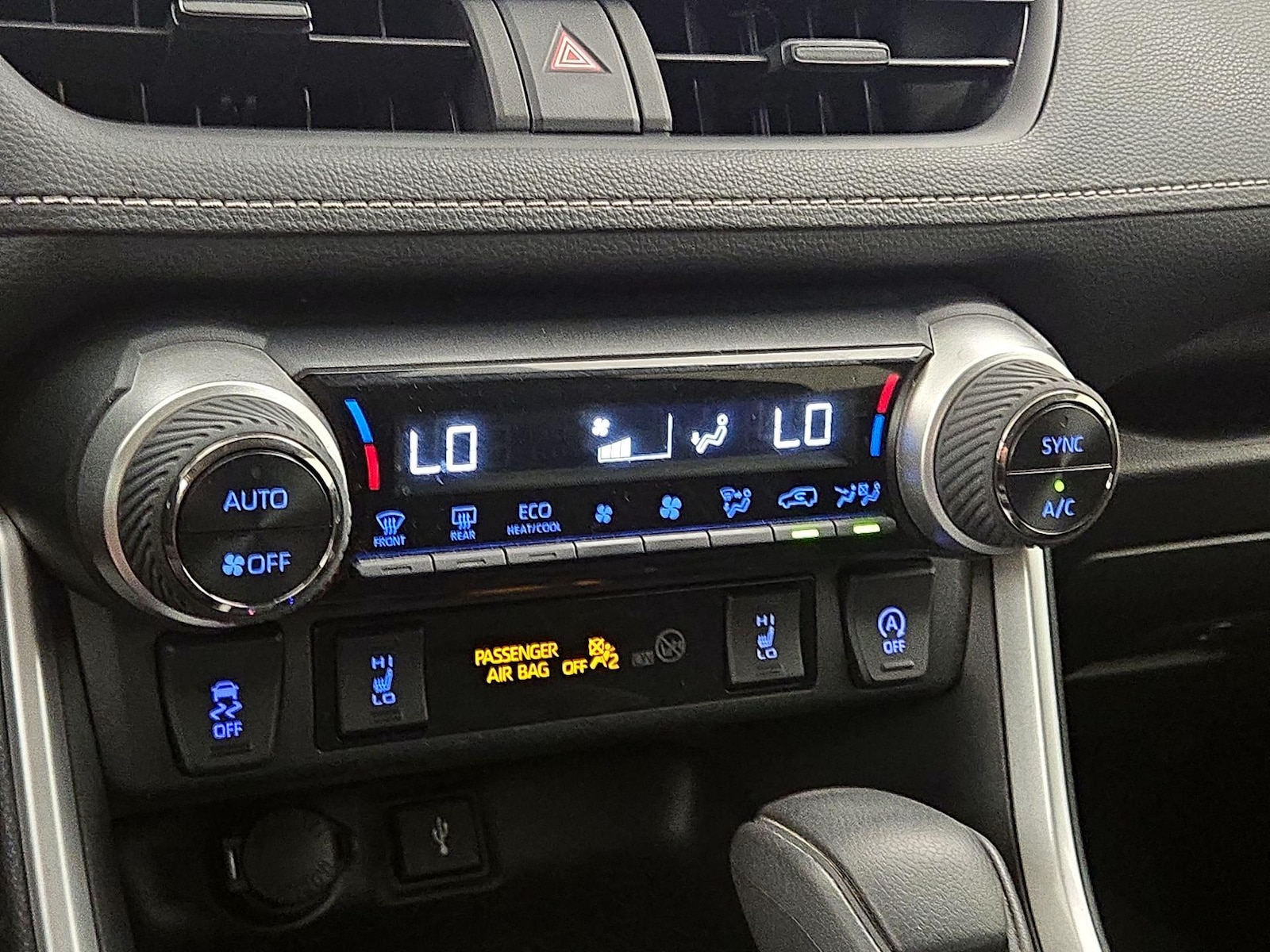 2022 Toyota RAV4 XLE - Photo 17