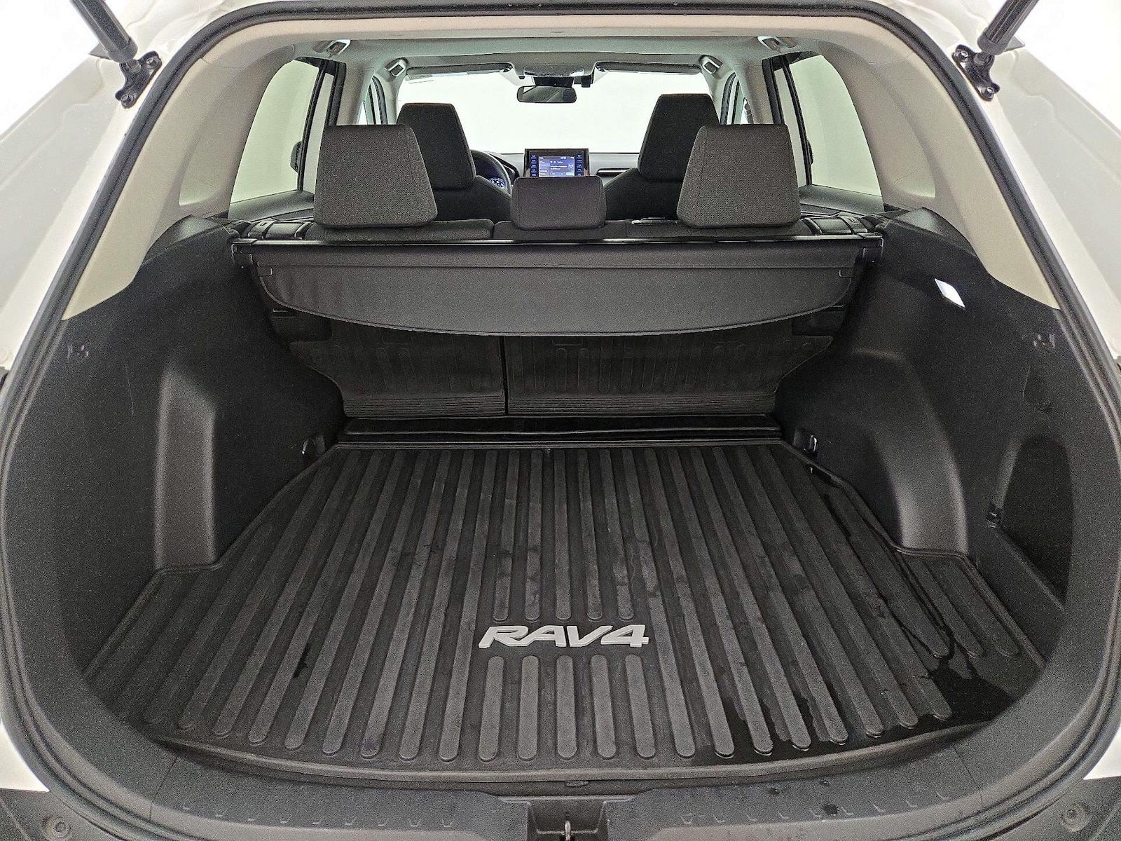2022 Toyota RAV4 XLE - Photo 22