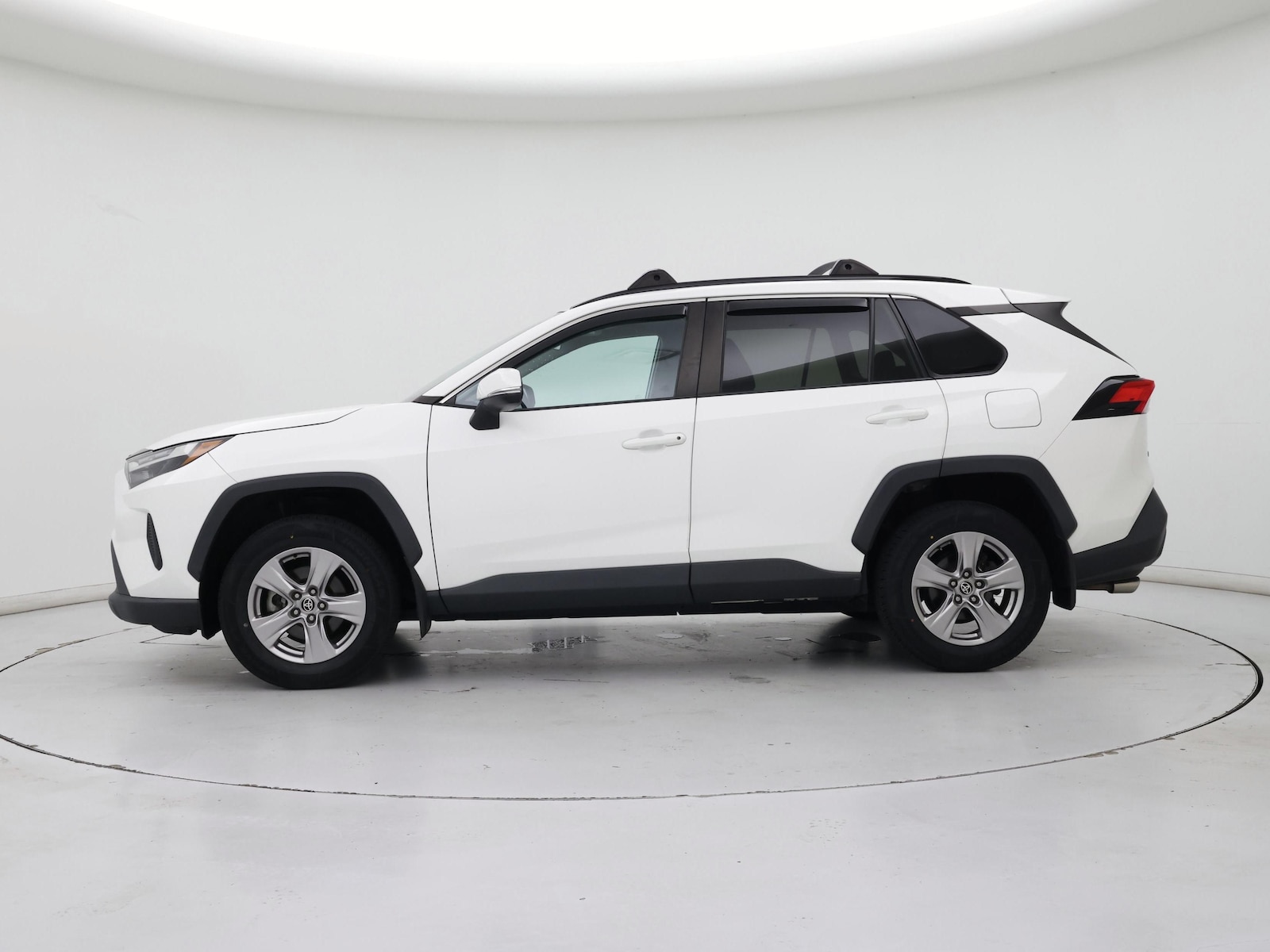 2022 Toyota RAV4 XLE - Photo 4