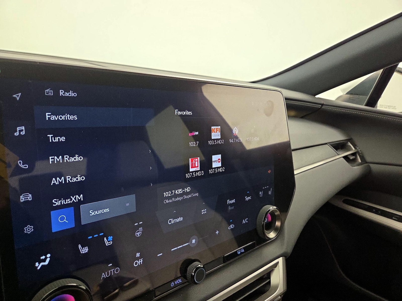 2023 Lexus RX 350 - Photo 16