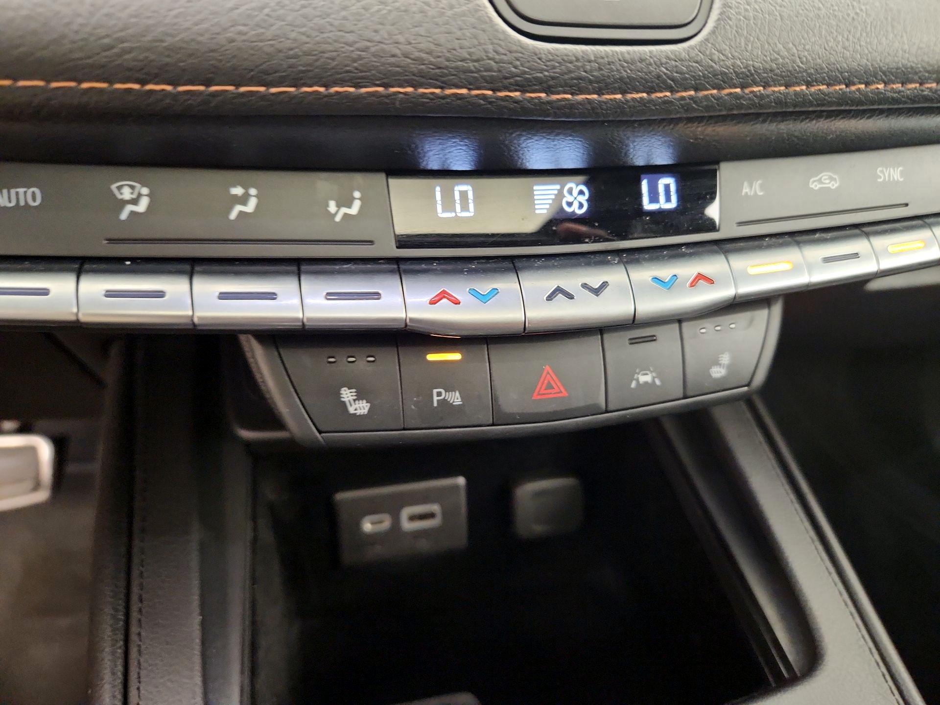 Thumbnail: 2021 Cadillac XT4 - 14