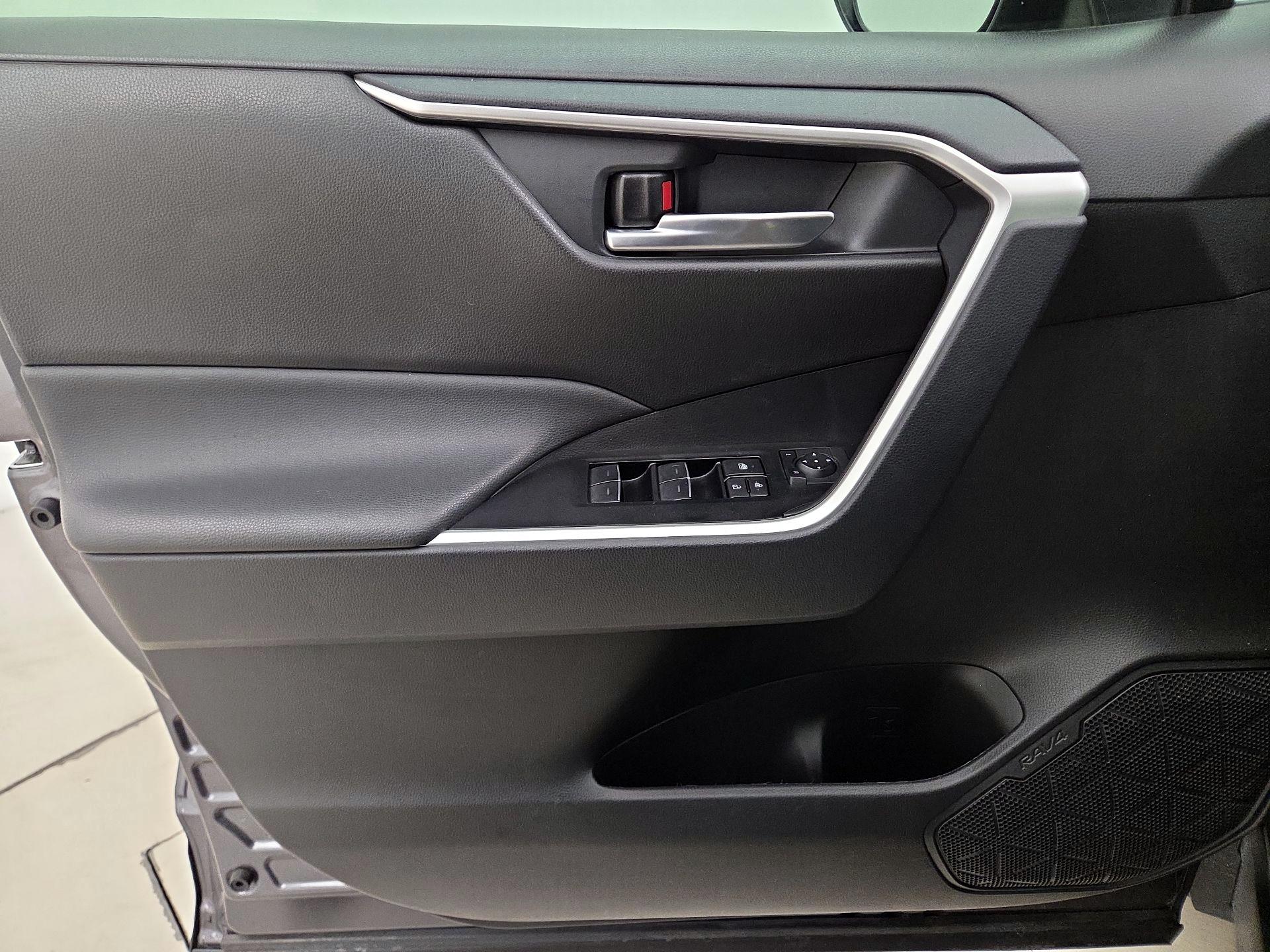 Thumbnail: 2025 Toyota RAV4 - 12