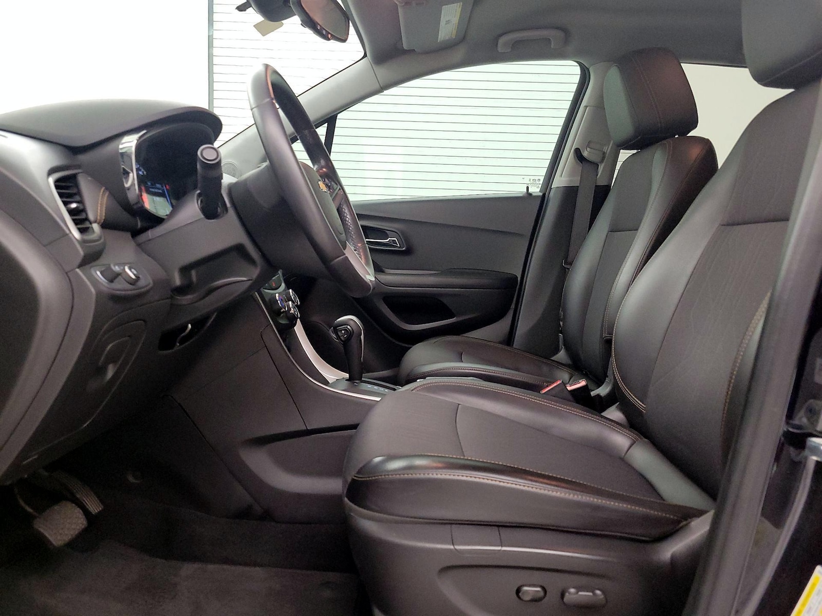 Power Seat(s) & Side Airbags
