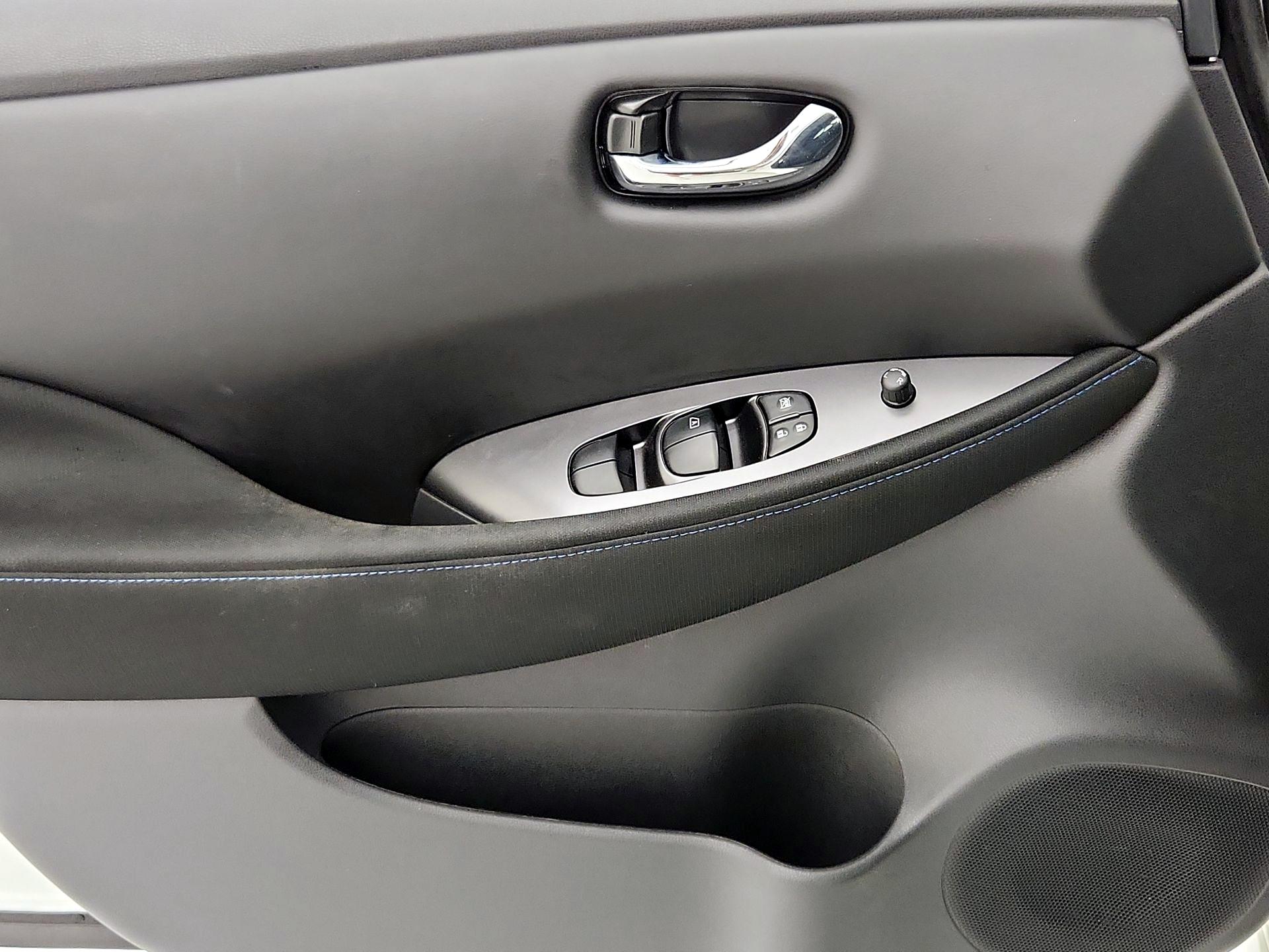 Thumbnail: 2023 Nissan Leaf - 12