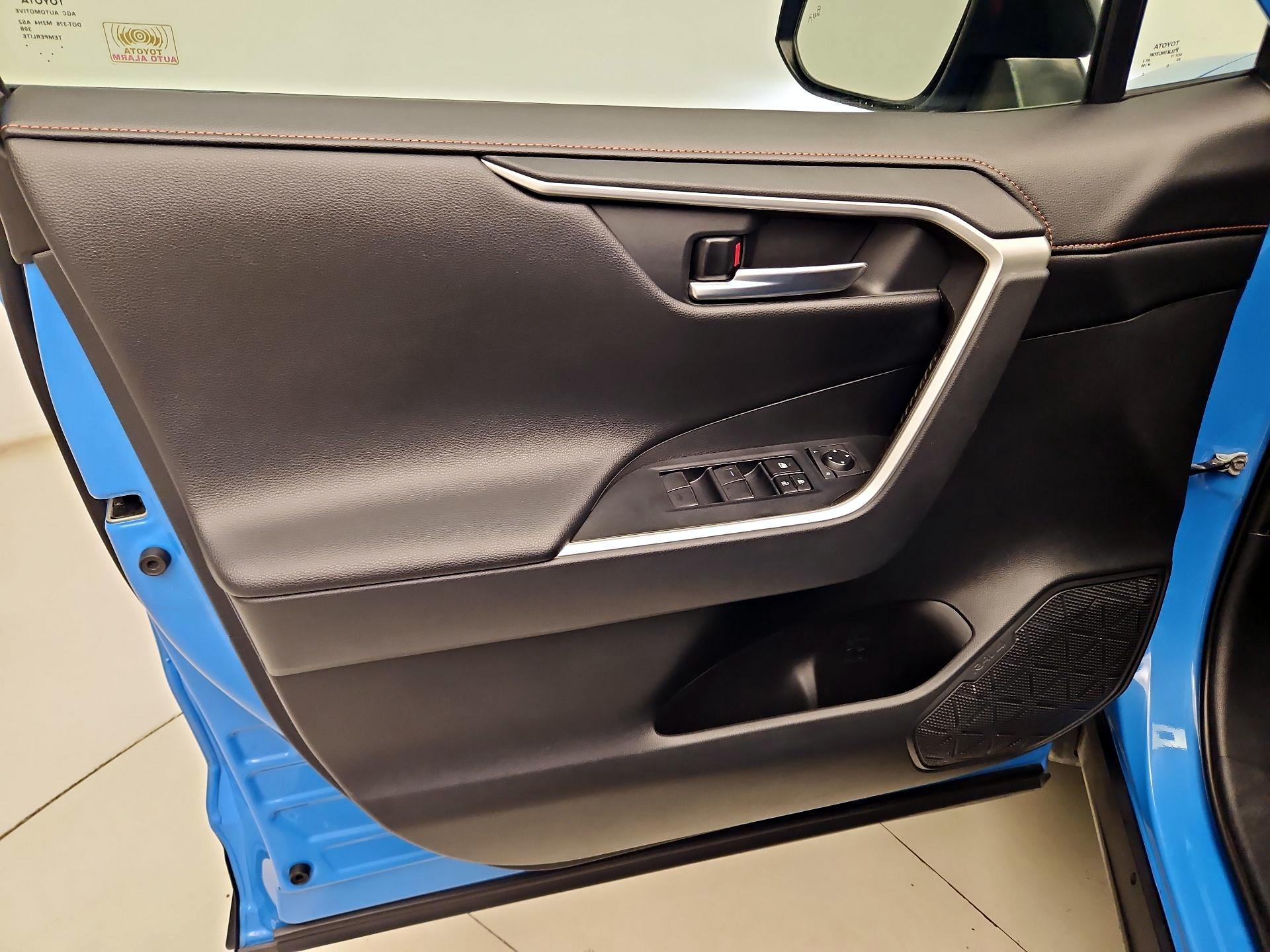 Thumbnail: 2019 Toyota RAV4 - 12