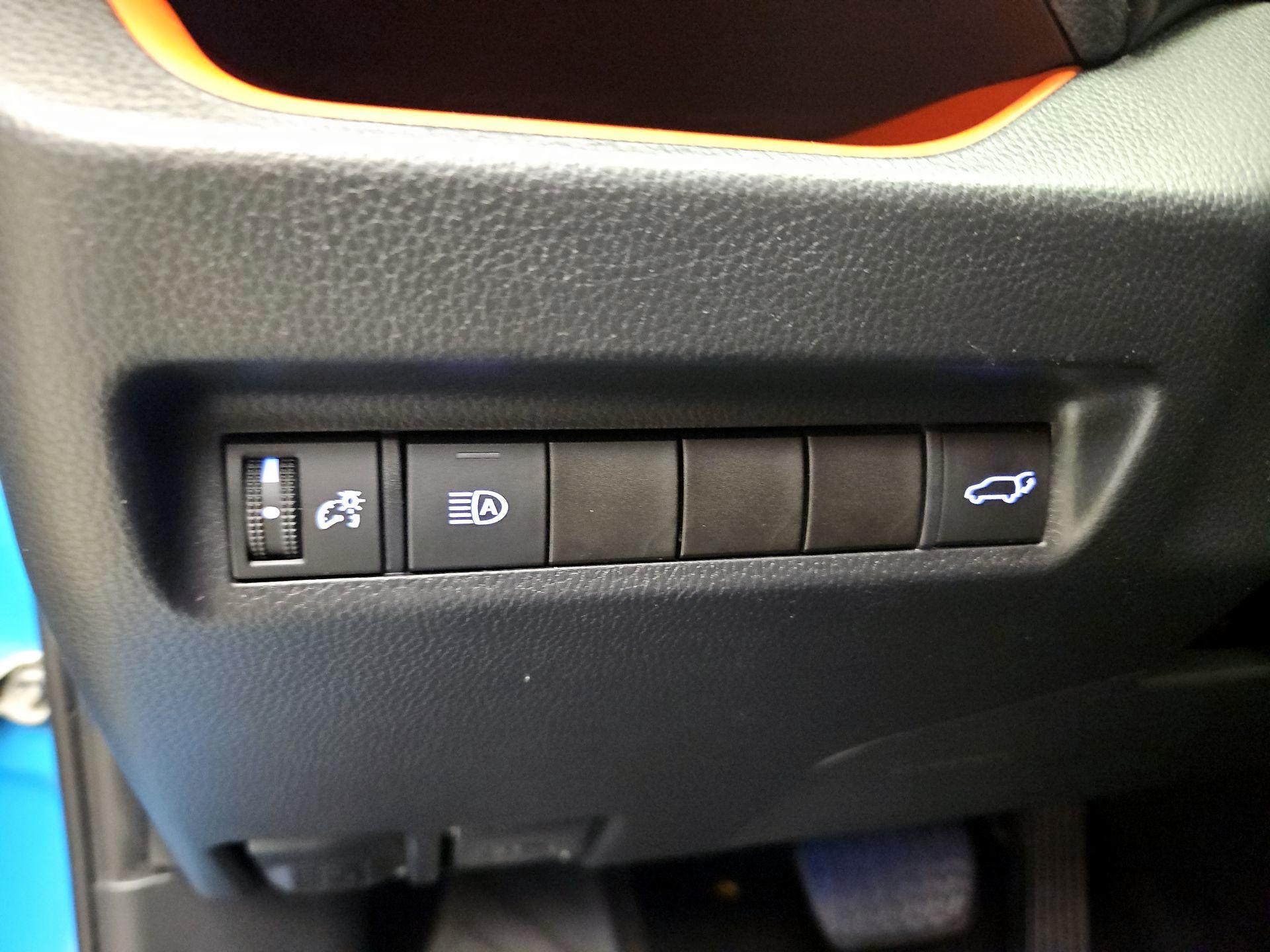 Thumbnail: 2019 Toyota RAV4 - 13