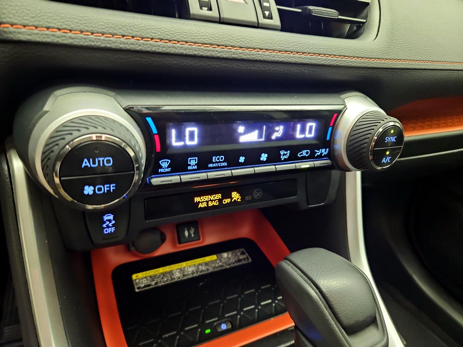 Thumbnail: 2019 Toyota RAV4 - 17