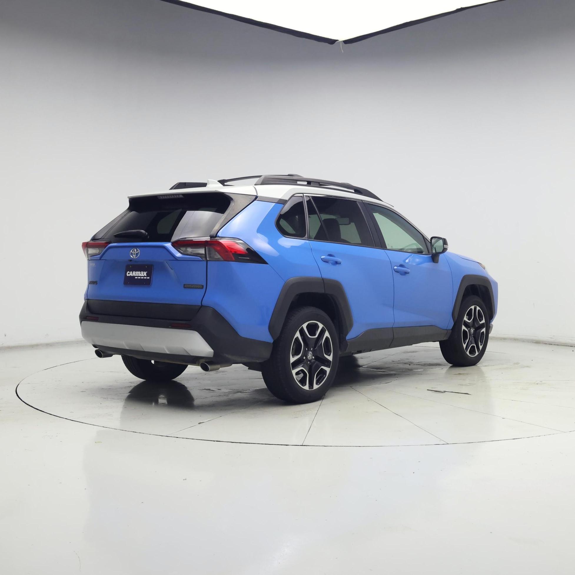Thumbnail: 2019 Toyota RAV4 - 8