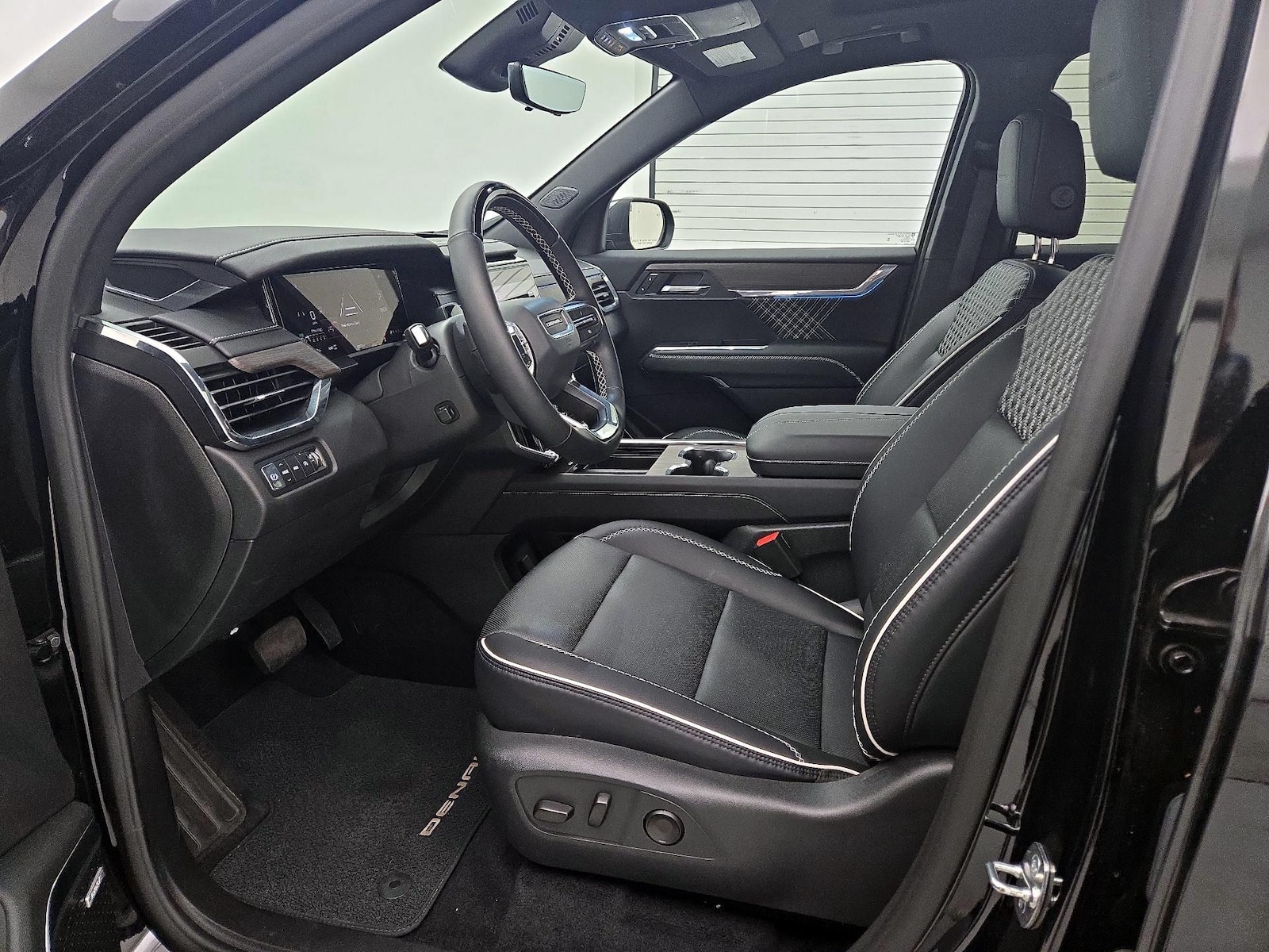 2026 GMC Acadia Denali - Photo 12