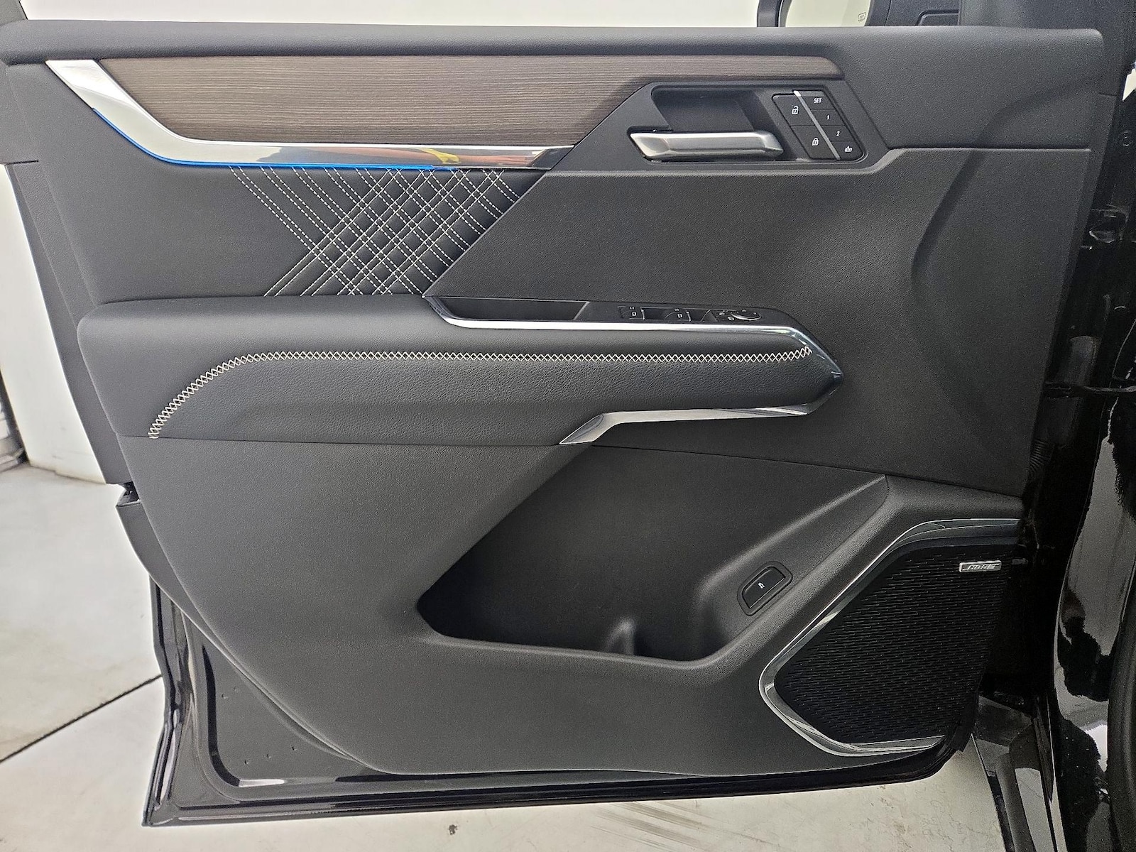 2026 GMC Acadia Denali - Photo 13