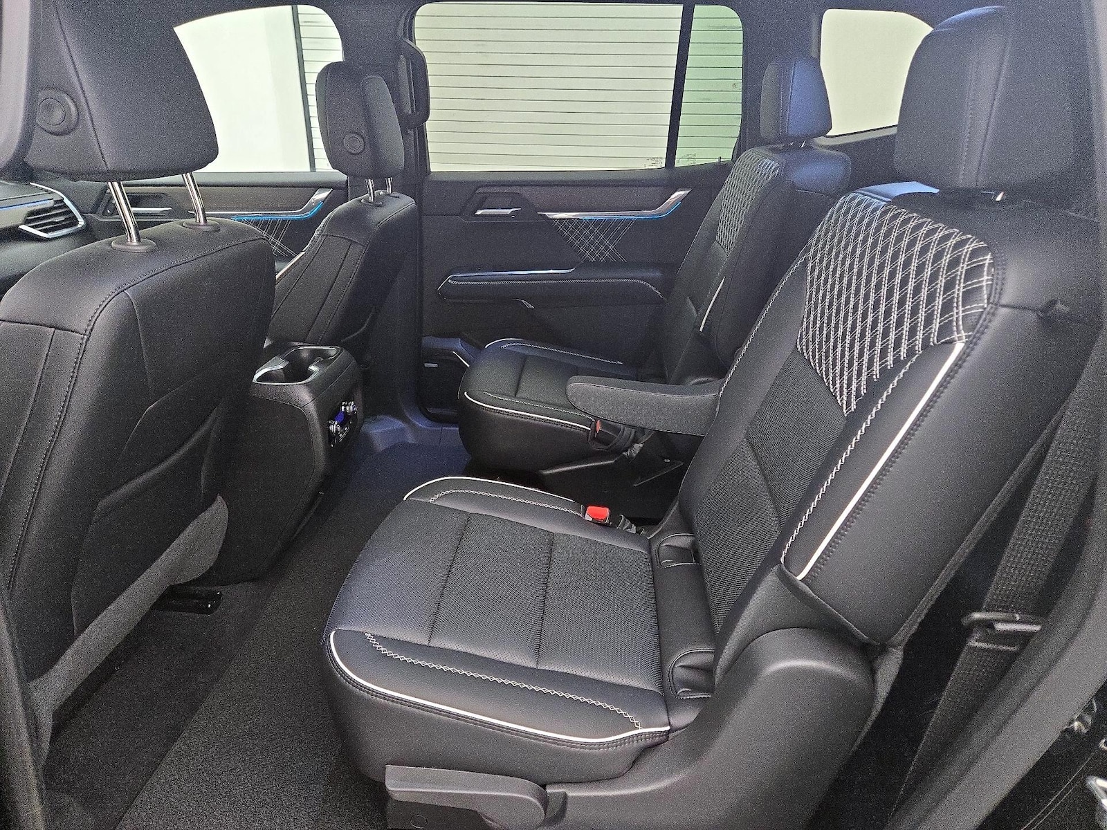 2026 GMC Acadia Denali - Photo 21