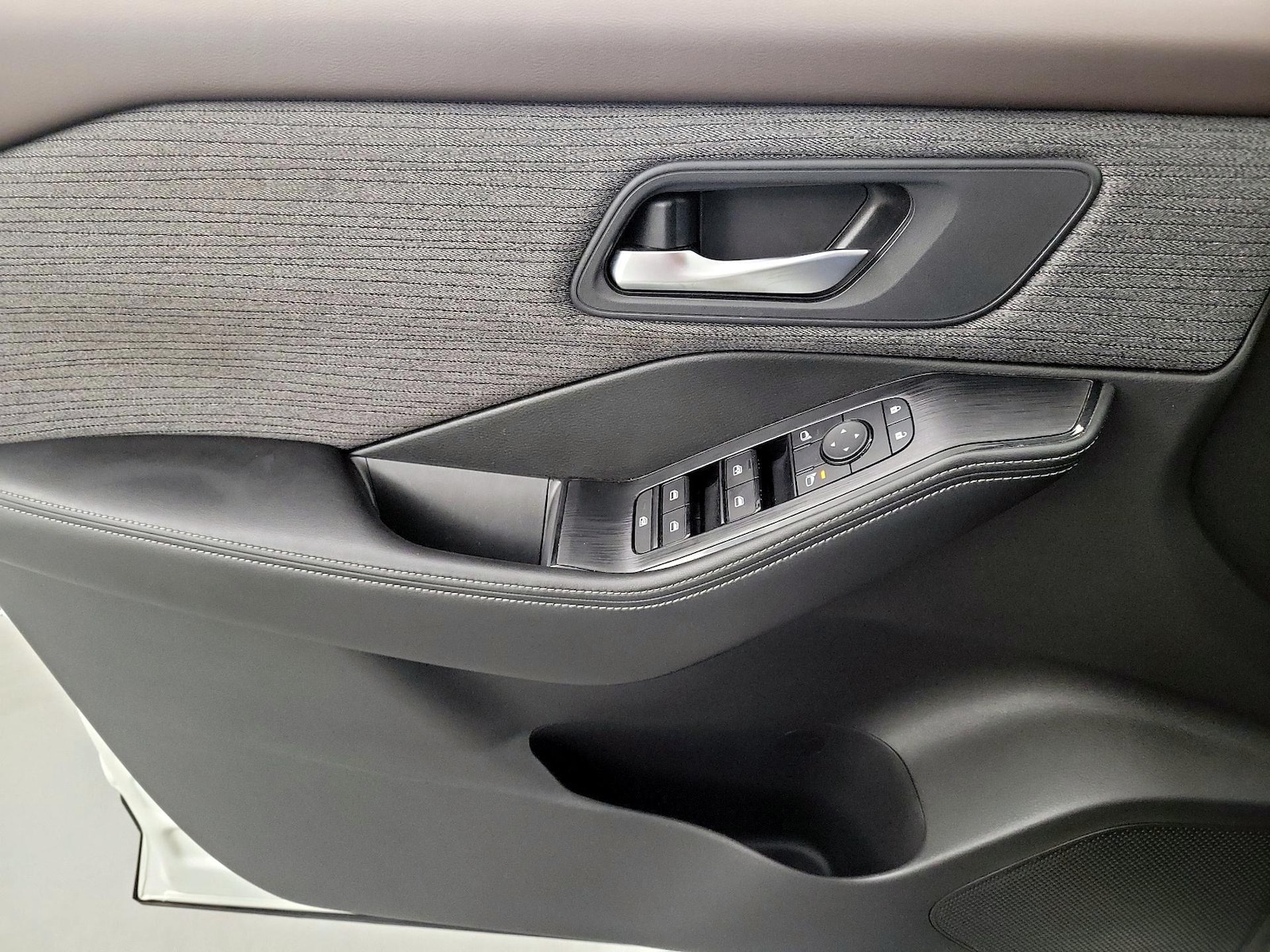 2022 Nissan Rogue SV - Photo 13