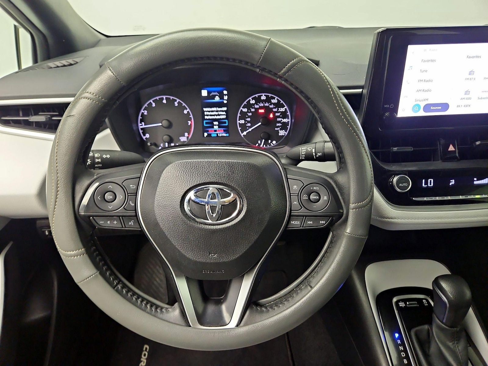 2025 Toyota Corolla SE - Photo 11