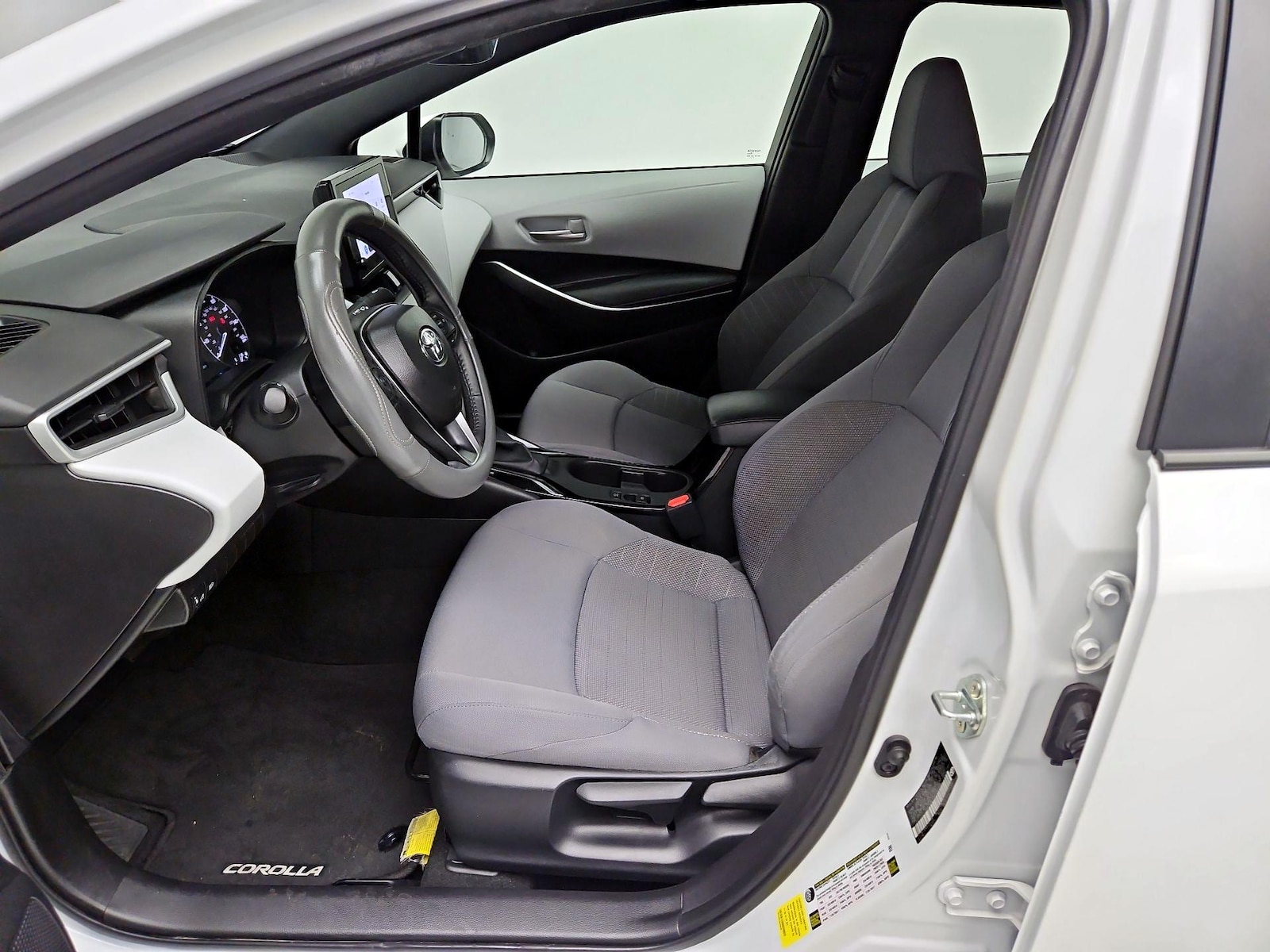 2025 Toyota Corolla SE - Photo 12