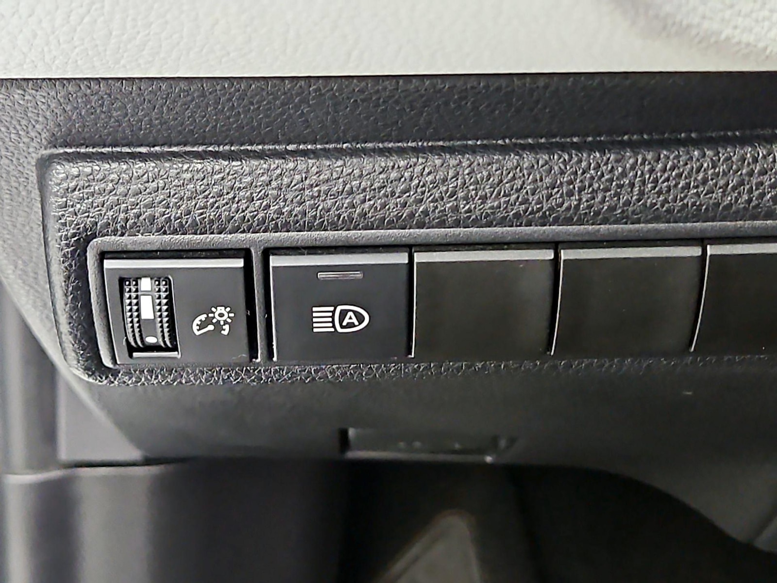 2025 Toyota Corolla SE - Photo 14