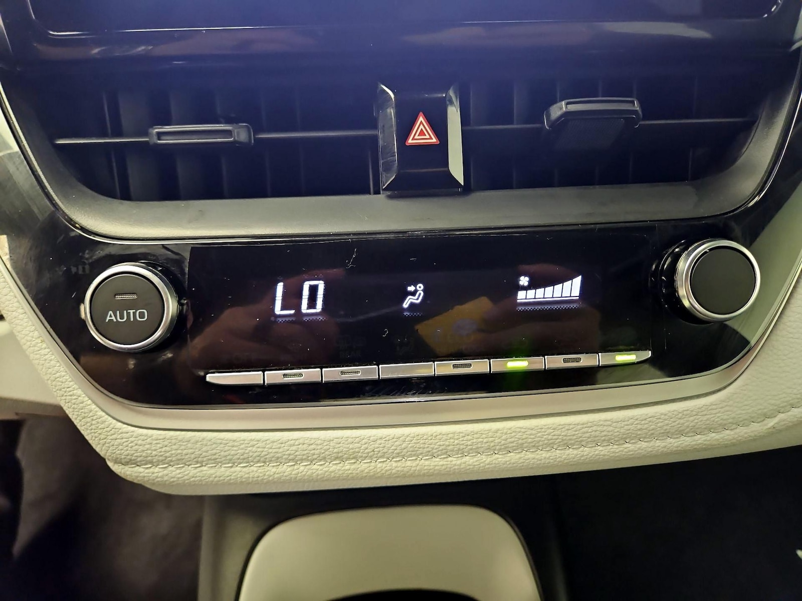 2025 Toyota Corolla SE - Photo 17