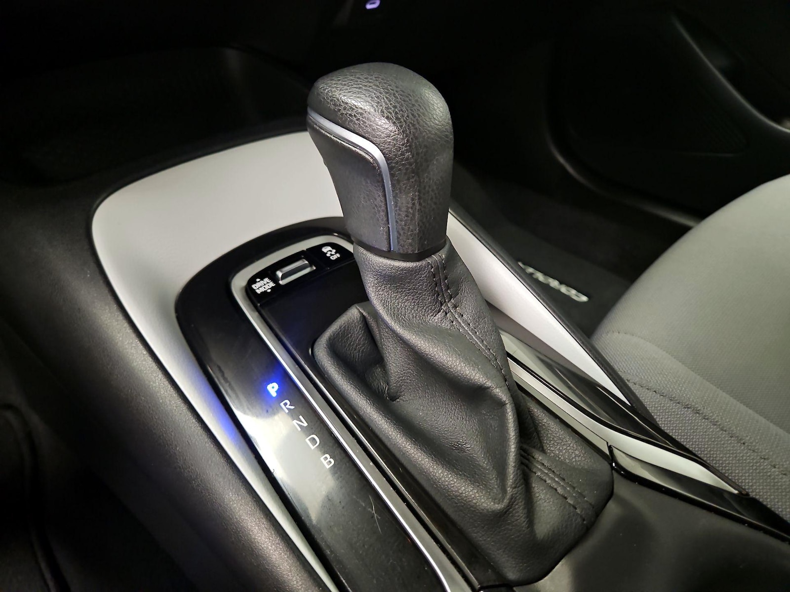 2025 Toyota Corolla SE - Photo 18