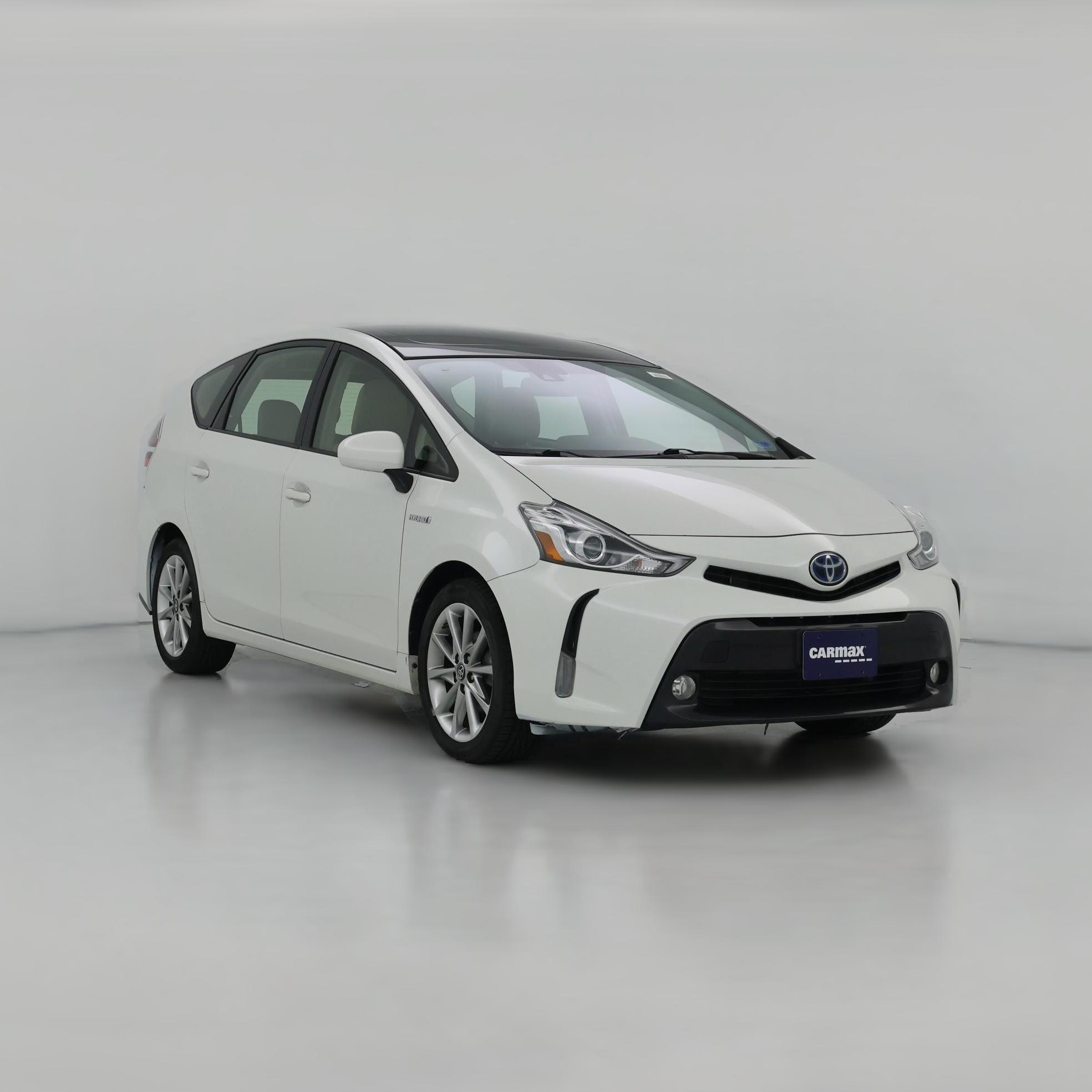 Thumbnail: 2017 Toyota Prius v - 1