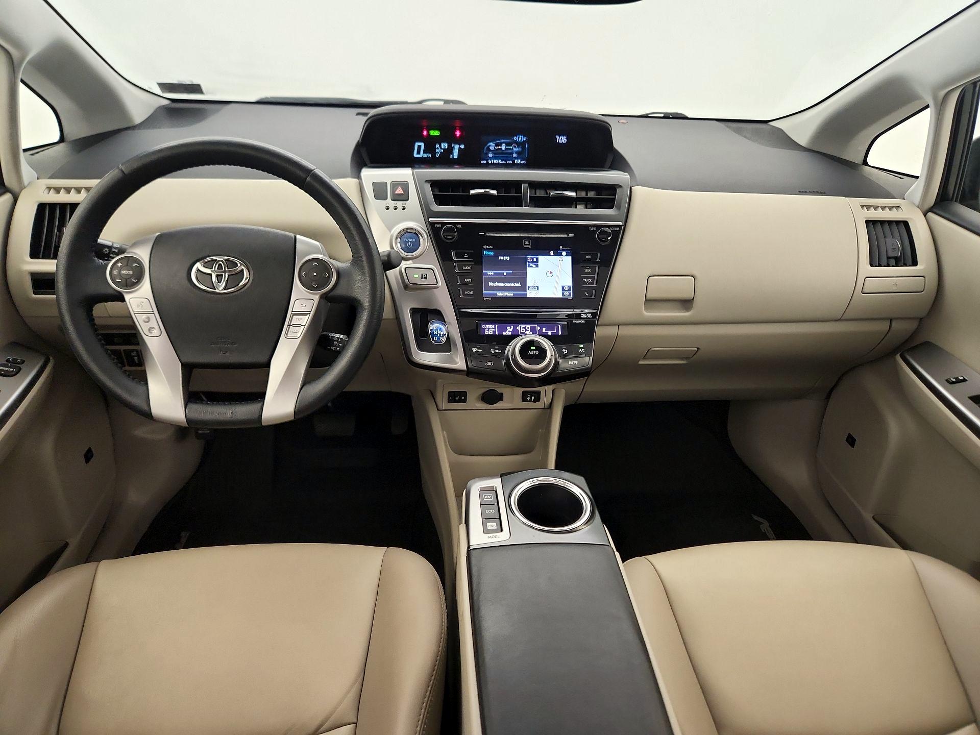 Thumbnail: 2017 Toyota Prius v - 9