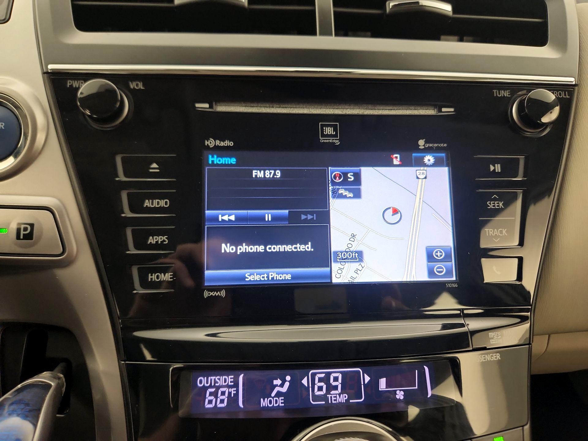 Thumbnail: 2017 Toyota Prius v - 15