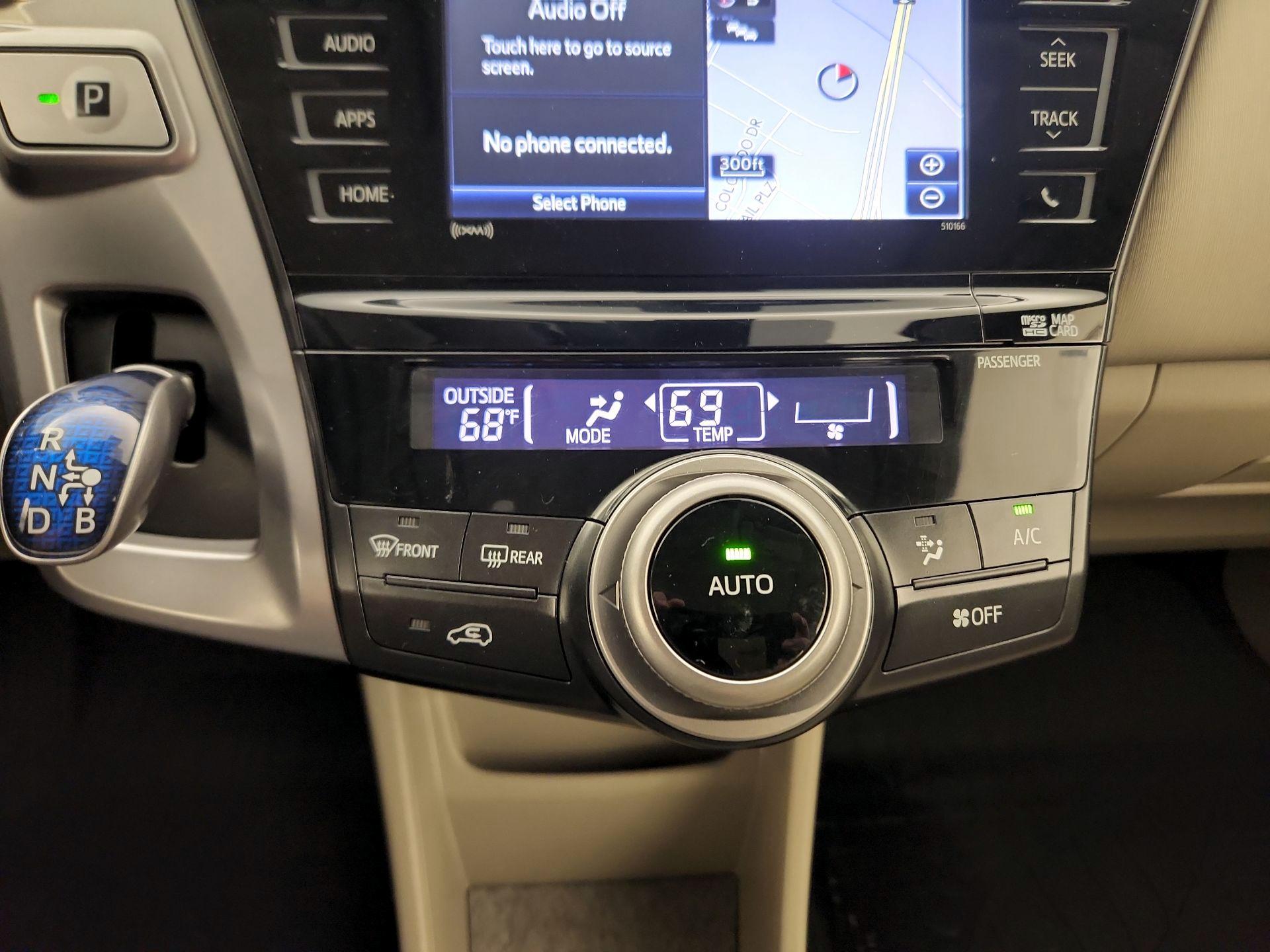 Thumbnail: 2017 Toyota Prius v - 16