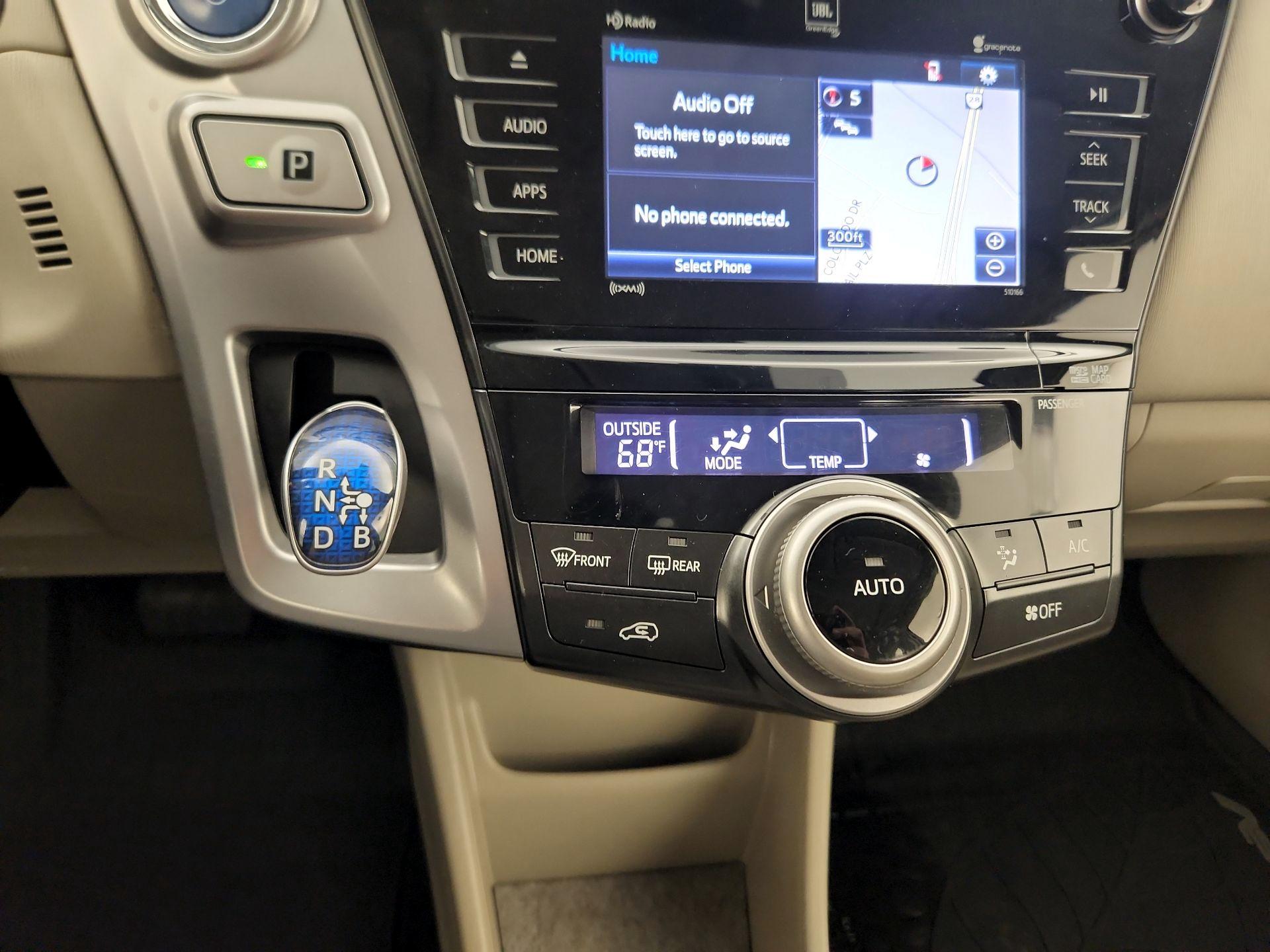 Thumbnail: 2017 Toyota Prius v - 17