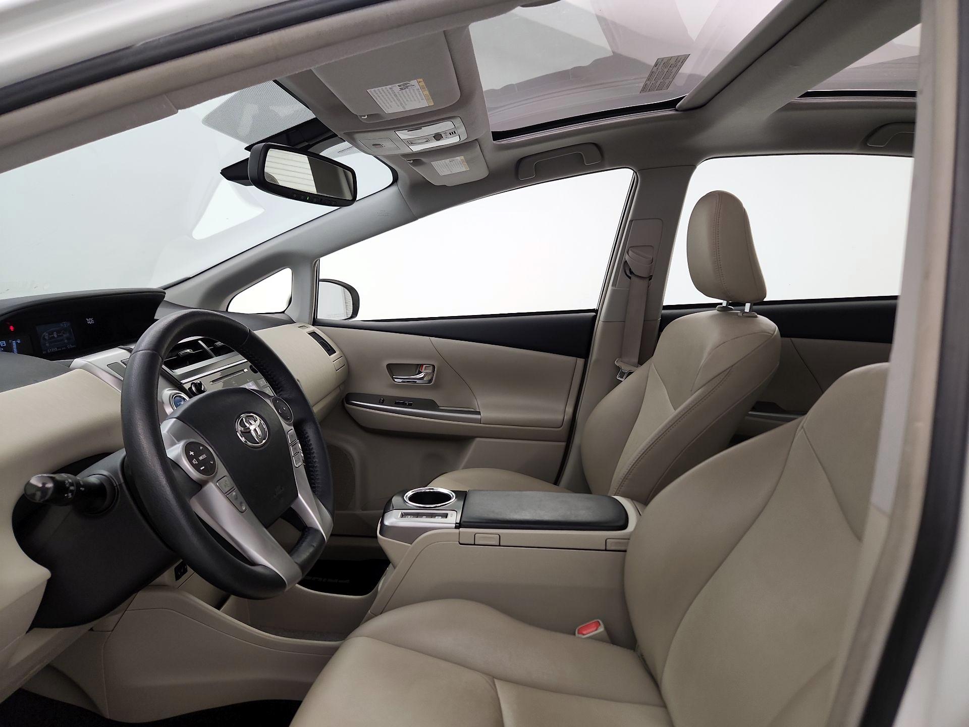 Thumbnail: 2017 Toyota Prius v - 19