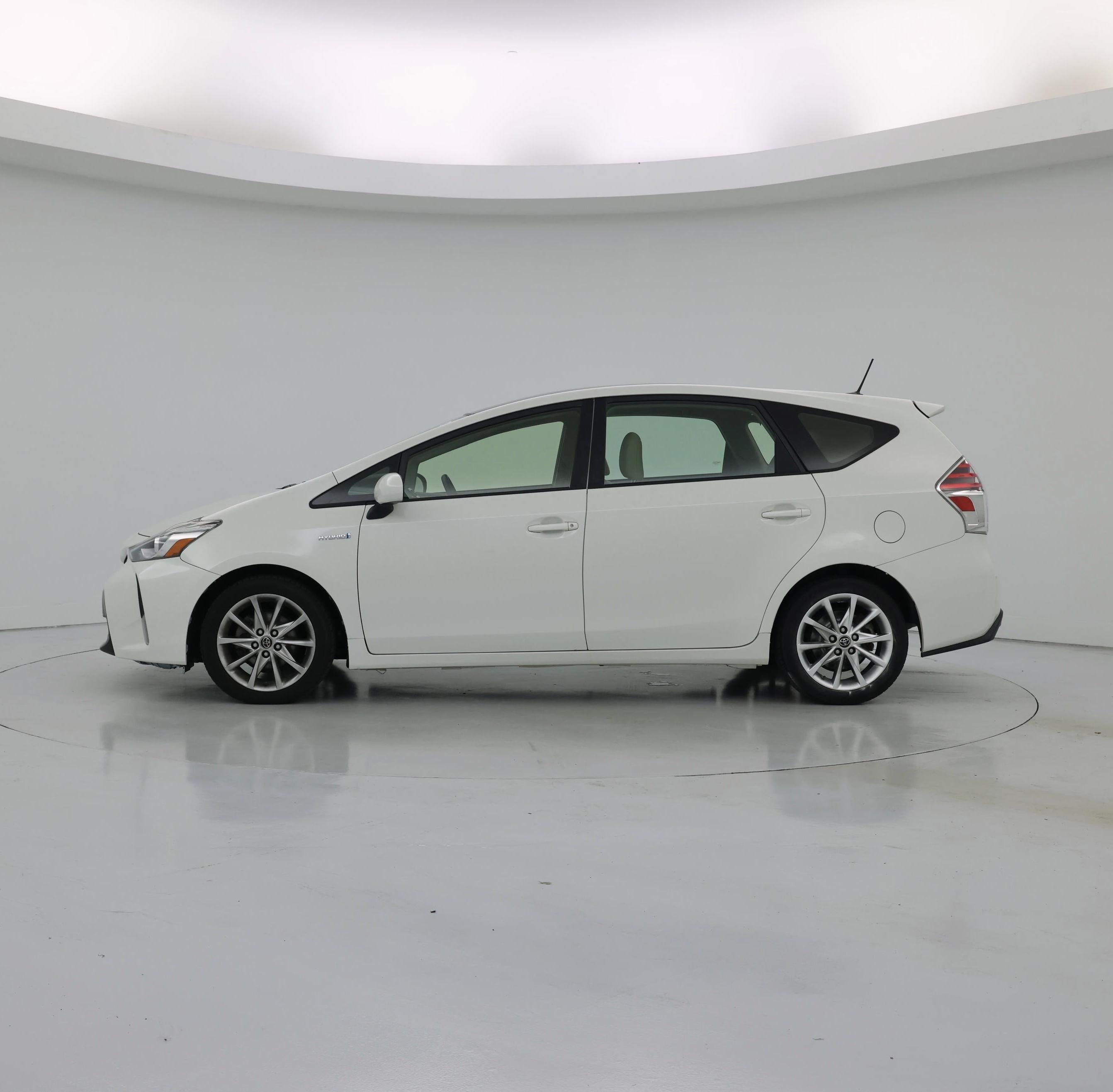 Thumbnail: 2017 Toyota Prius v - 3
