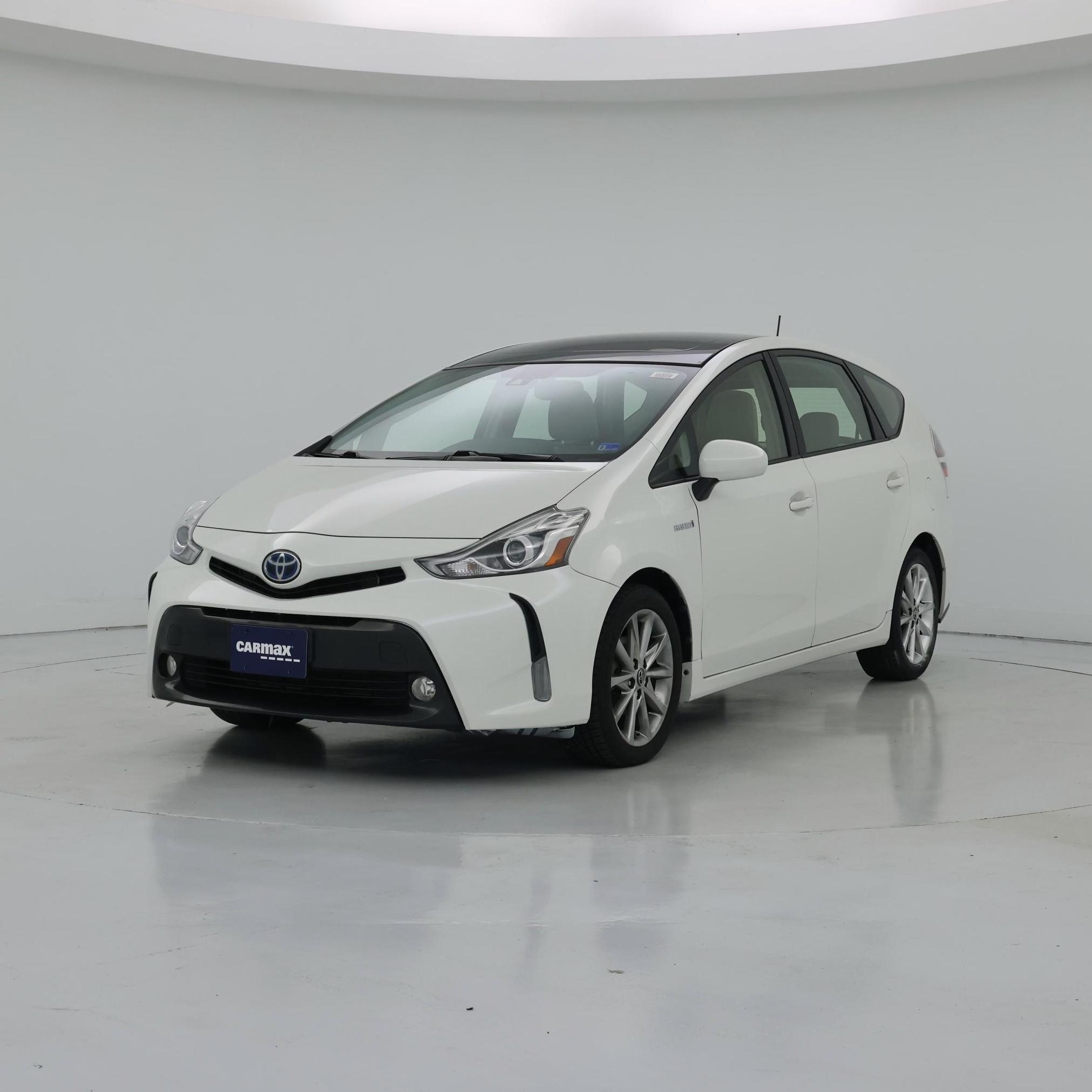 Thumbnail: 2017 Toyota Prius v - 4