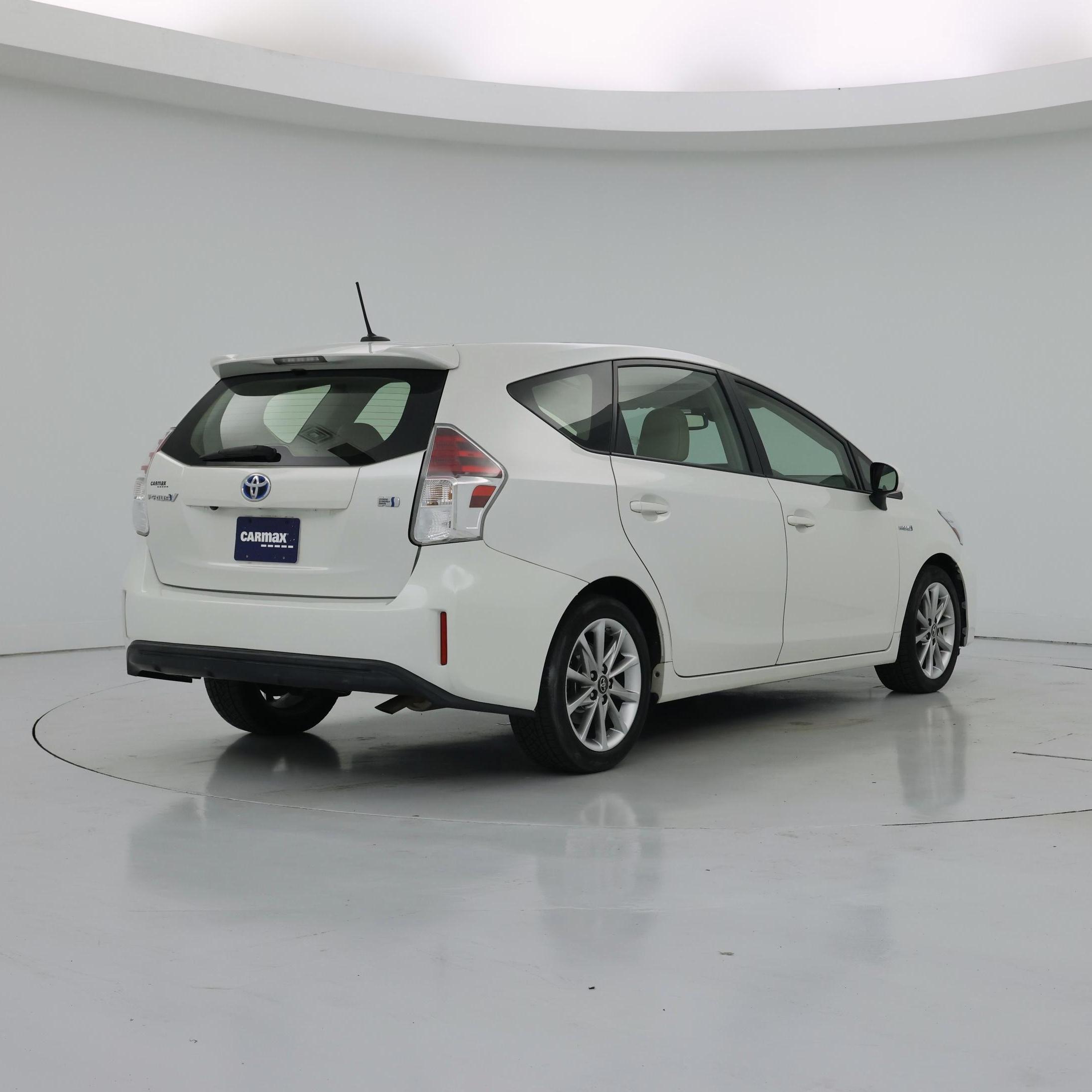 Thumbnail: 2017 Toyota Prius v - 8