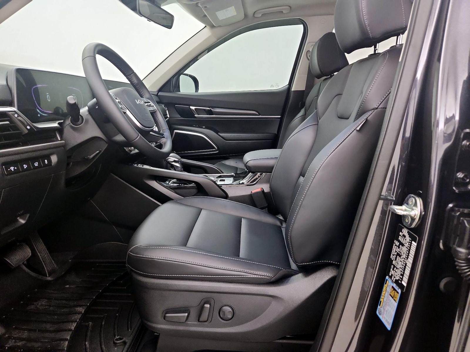 2025 Kia Telluride S - Photo 12