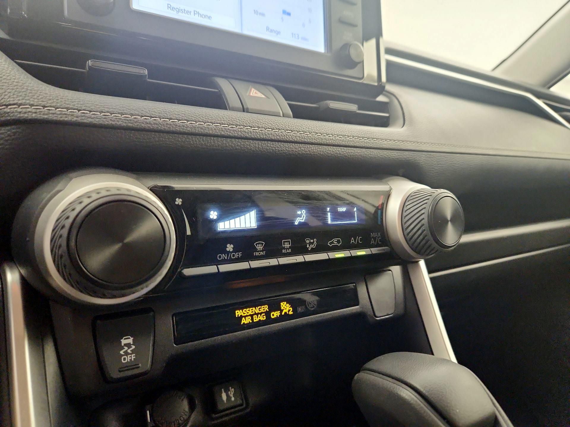 Thumbnail: 2019 Toyota RAV4 - 16