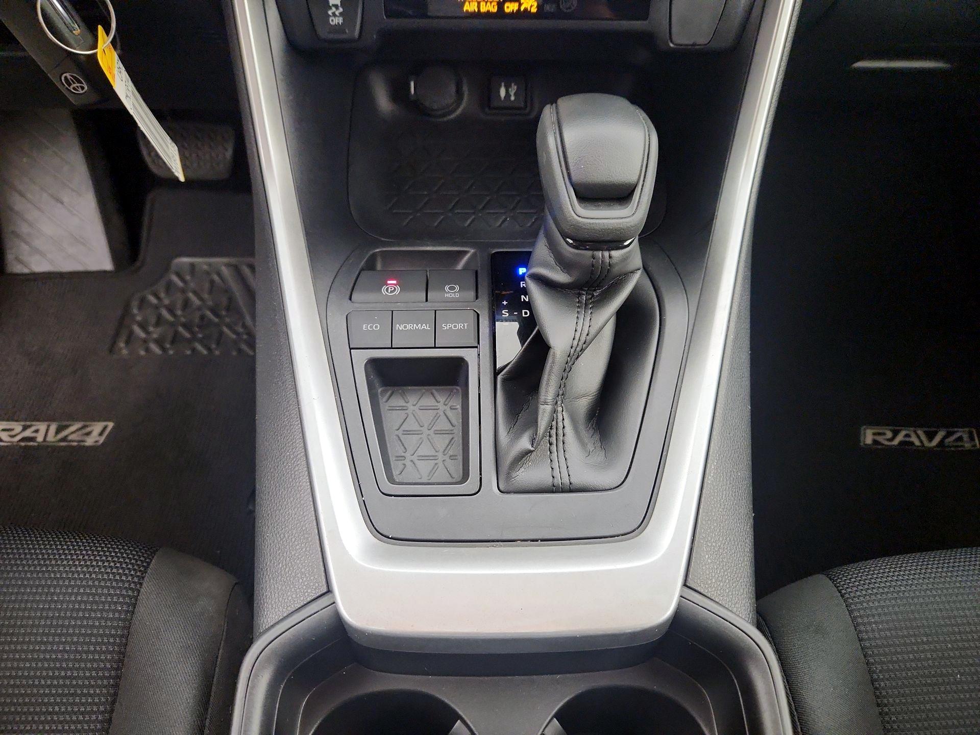 Thumbnail: 2019 Toyota RAV4 - 17