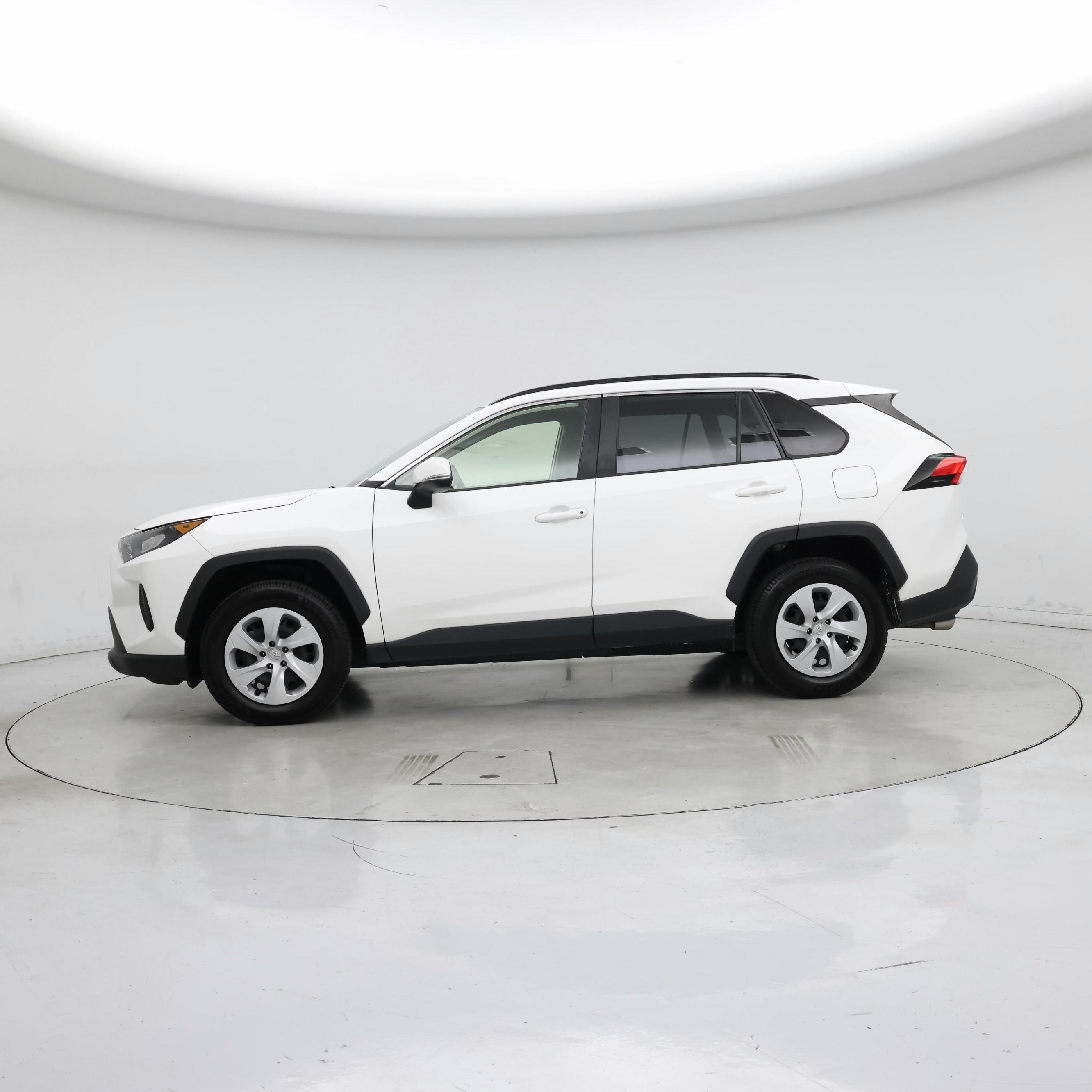 Thumbnail: 2019 Toyota RAV4 - 3
