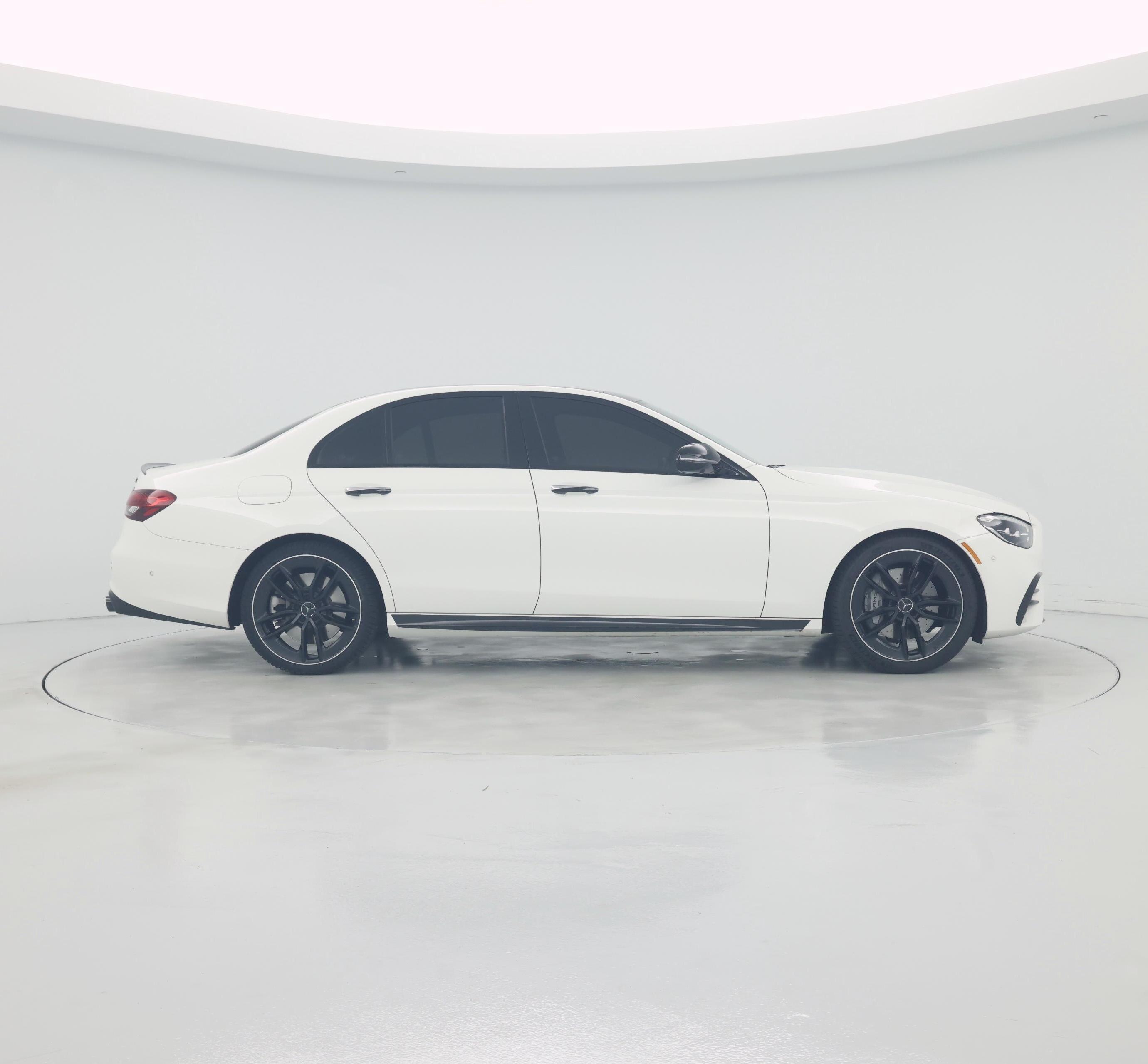 Thumbnail: 2022 Mercedes-Benz E-Class - 7