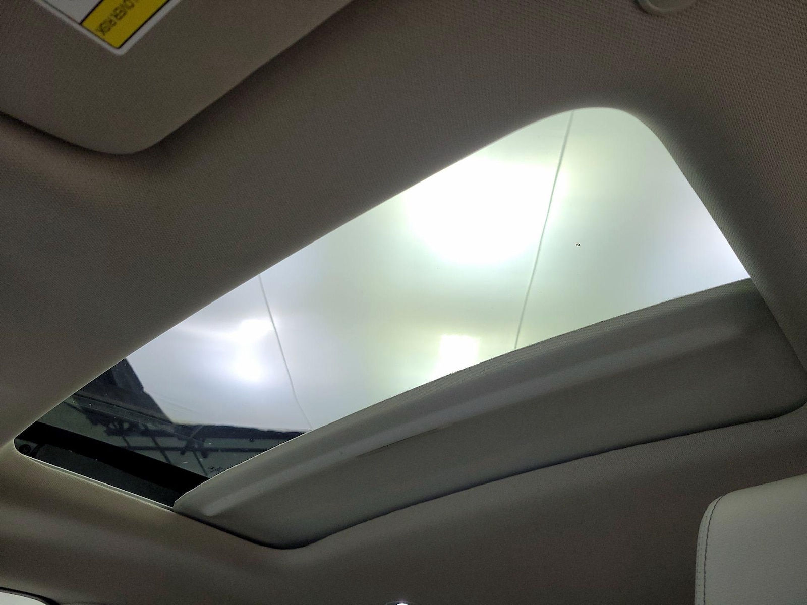 Sunroof(s) & Overhead Airbags