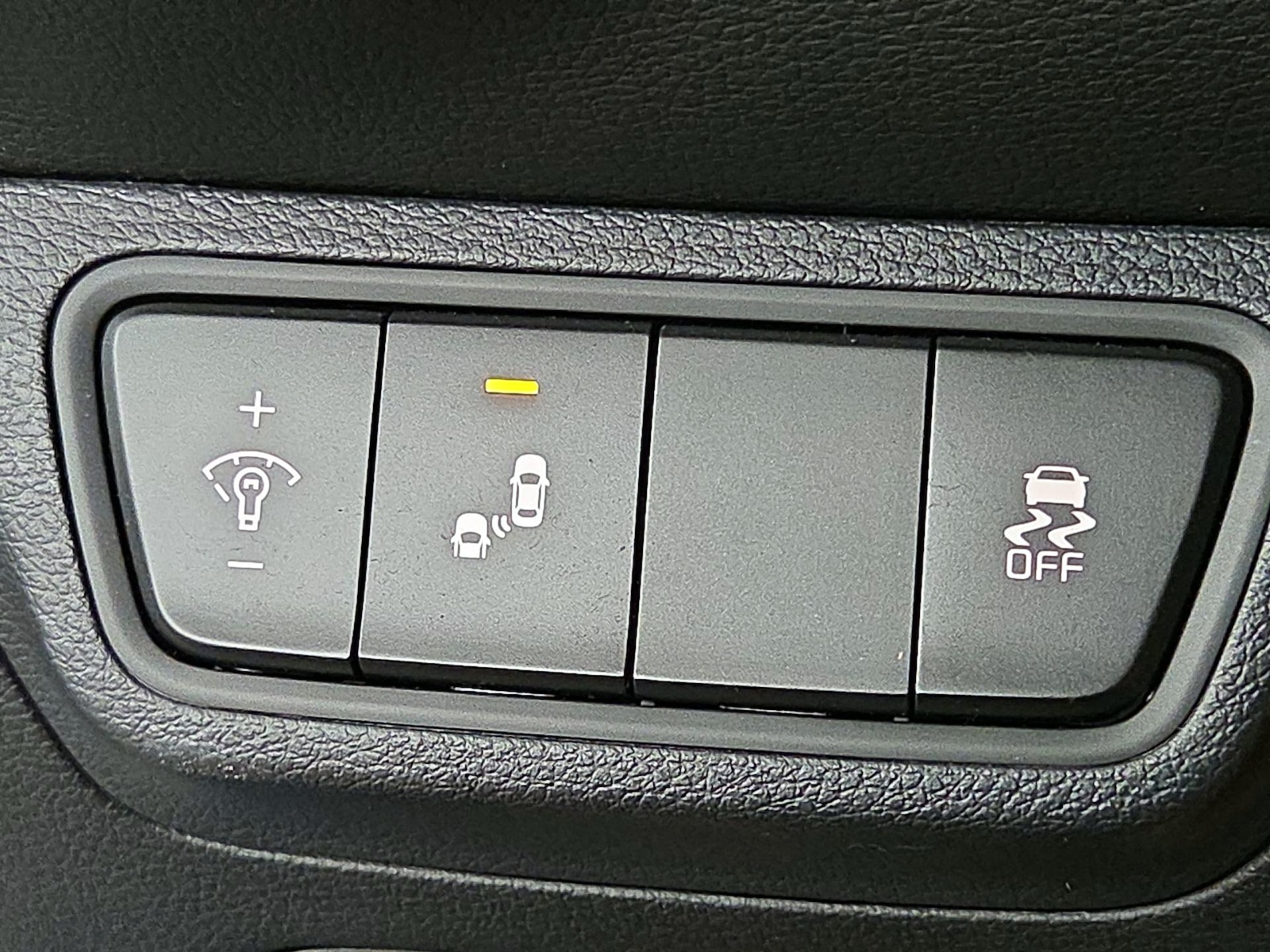 2024 Kia Forte GT-Line - Photo 12