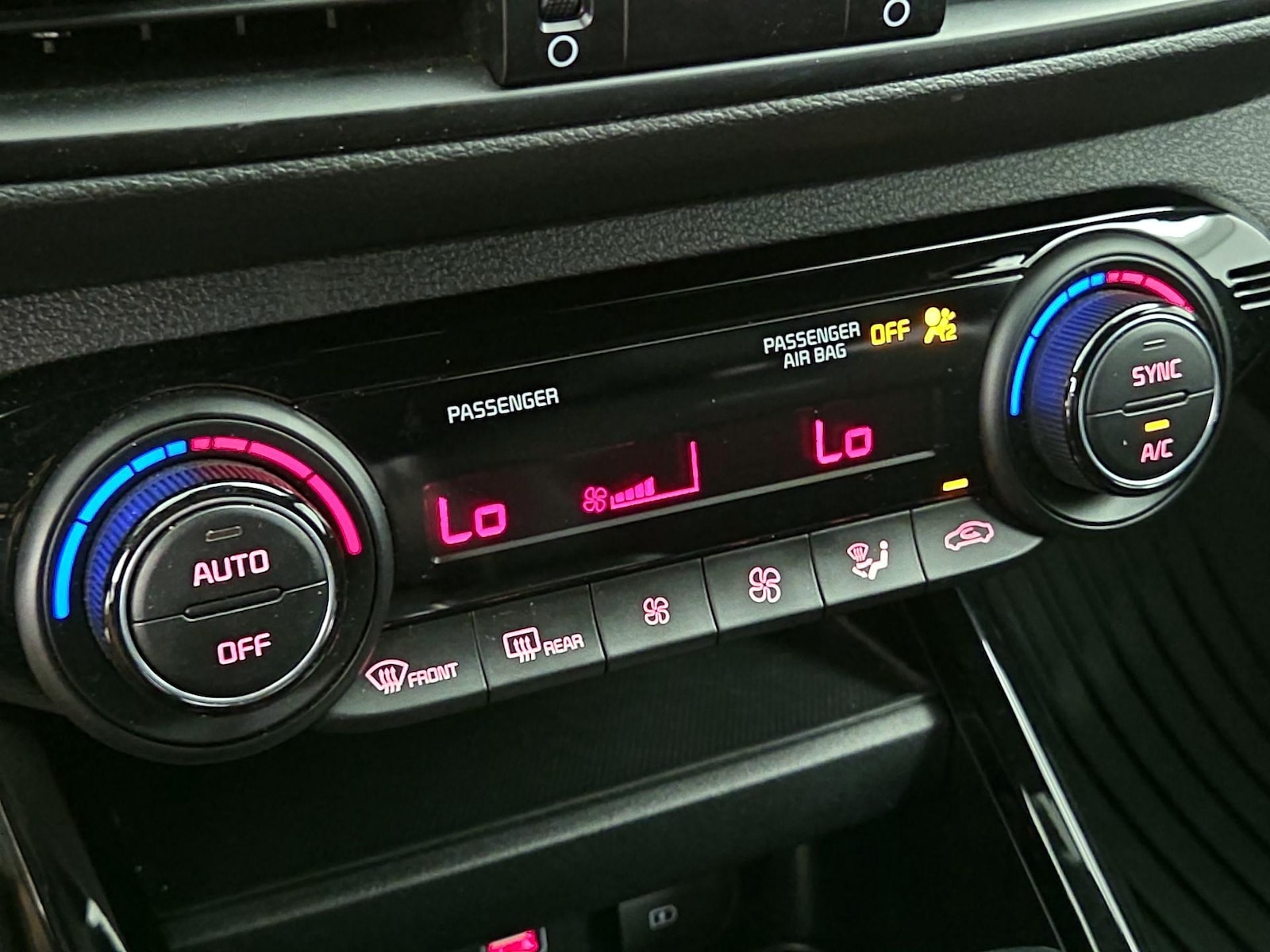 2024 Kia Forte GT-Line - Photo 16