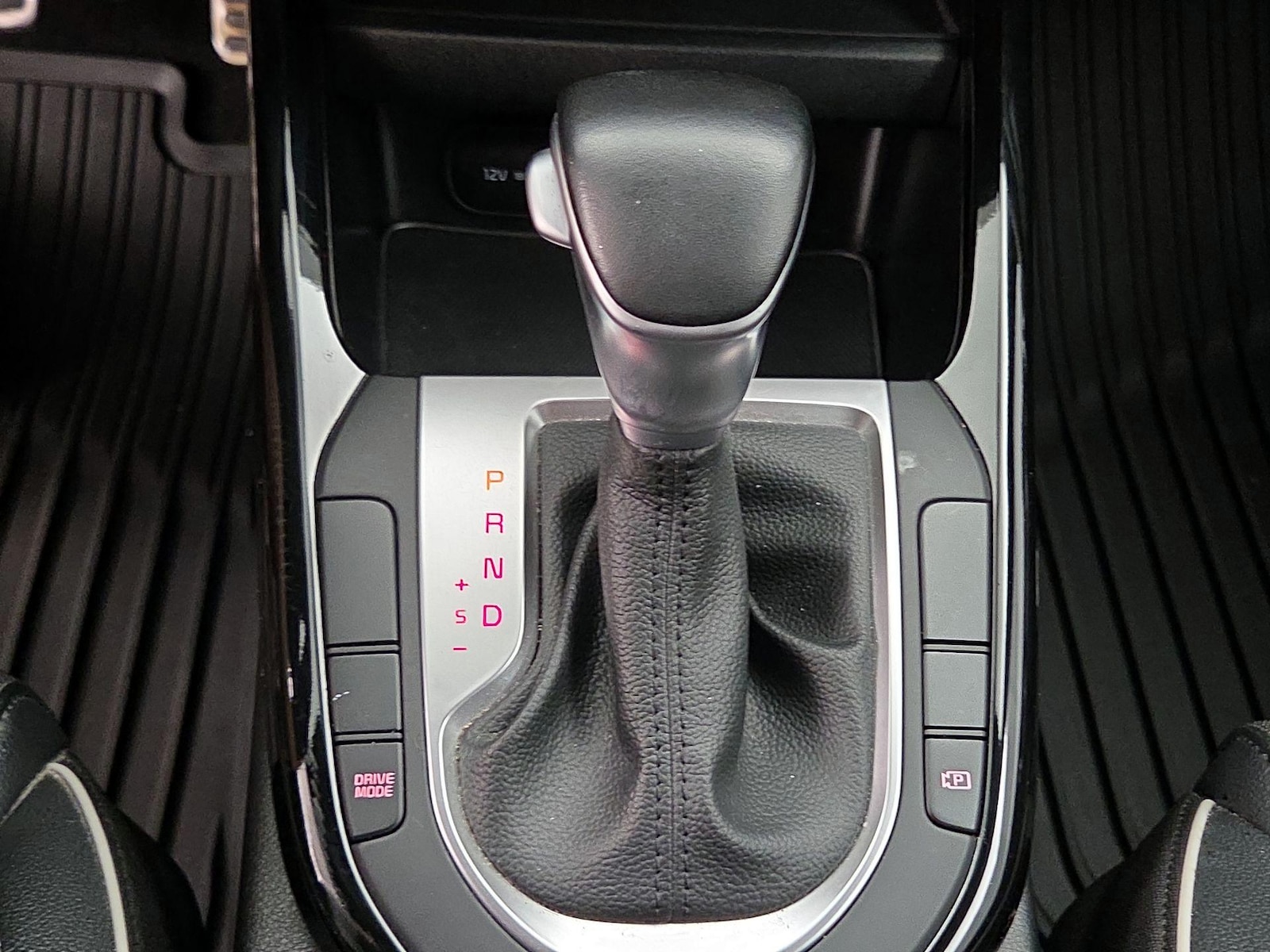 2024 Kia Forte GT-Line - Photo 17
