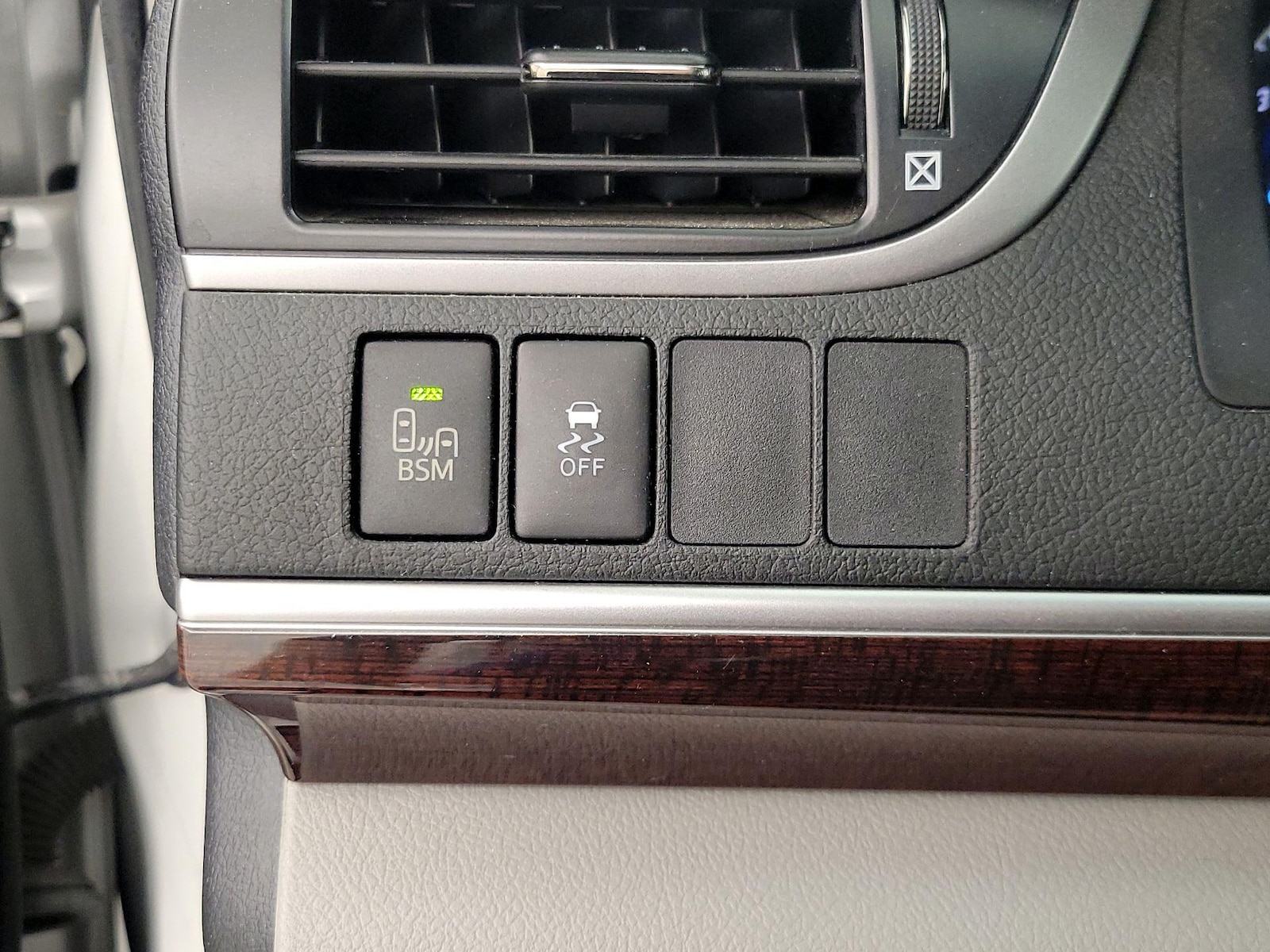 2014 Toyota Camry XLE - Photo 14