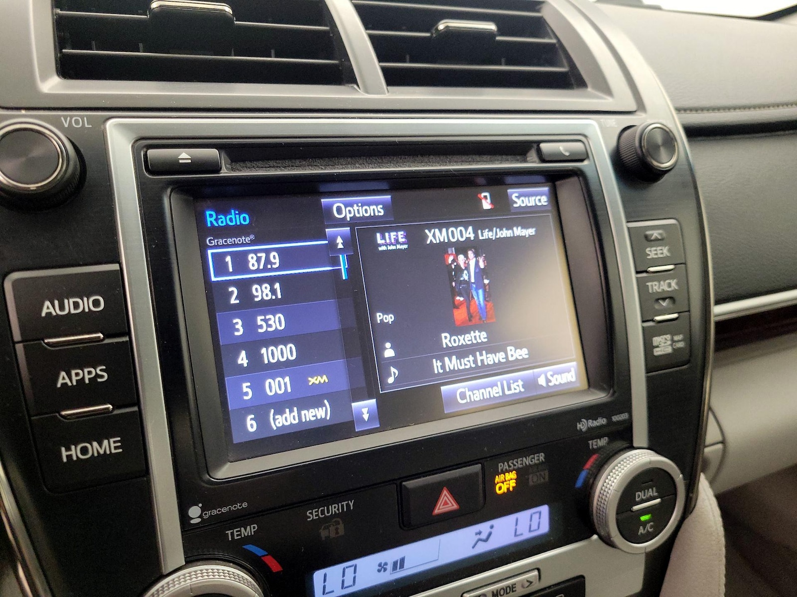 2014 Toyota Camry XLE - Photo 16