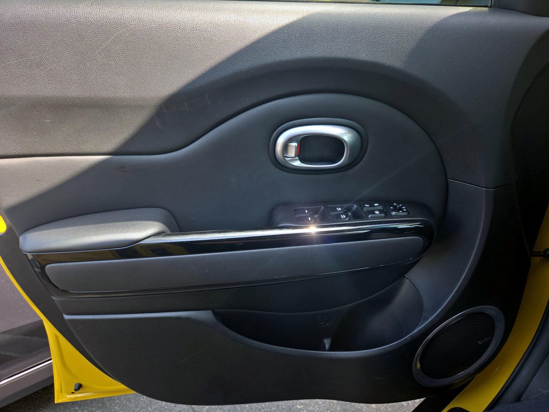 Thumbnail: 2015 Kia Soul - 12