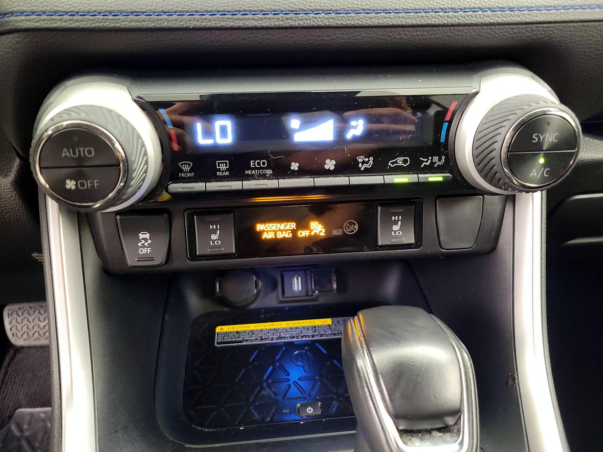 Thumbnail: 2020 Toyota RAV4 - 15
