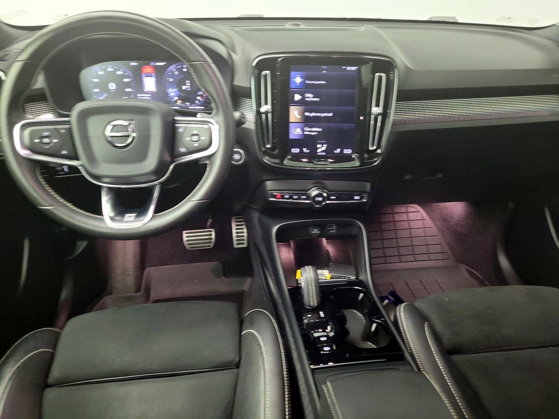 Thumbnail: 2020 Volvo XC40 - 9