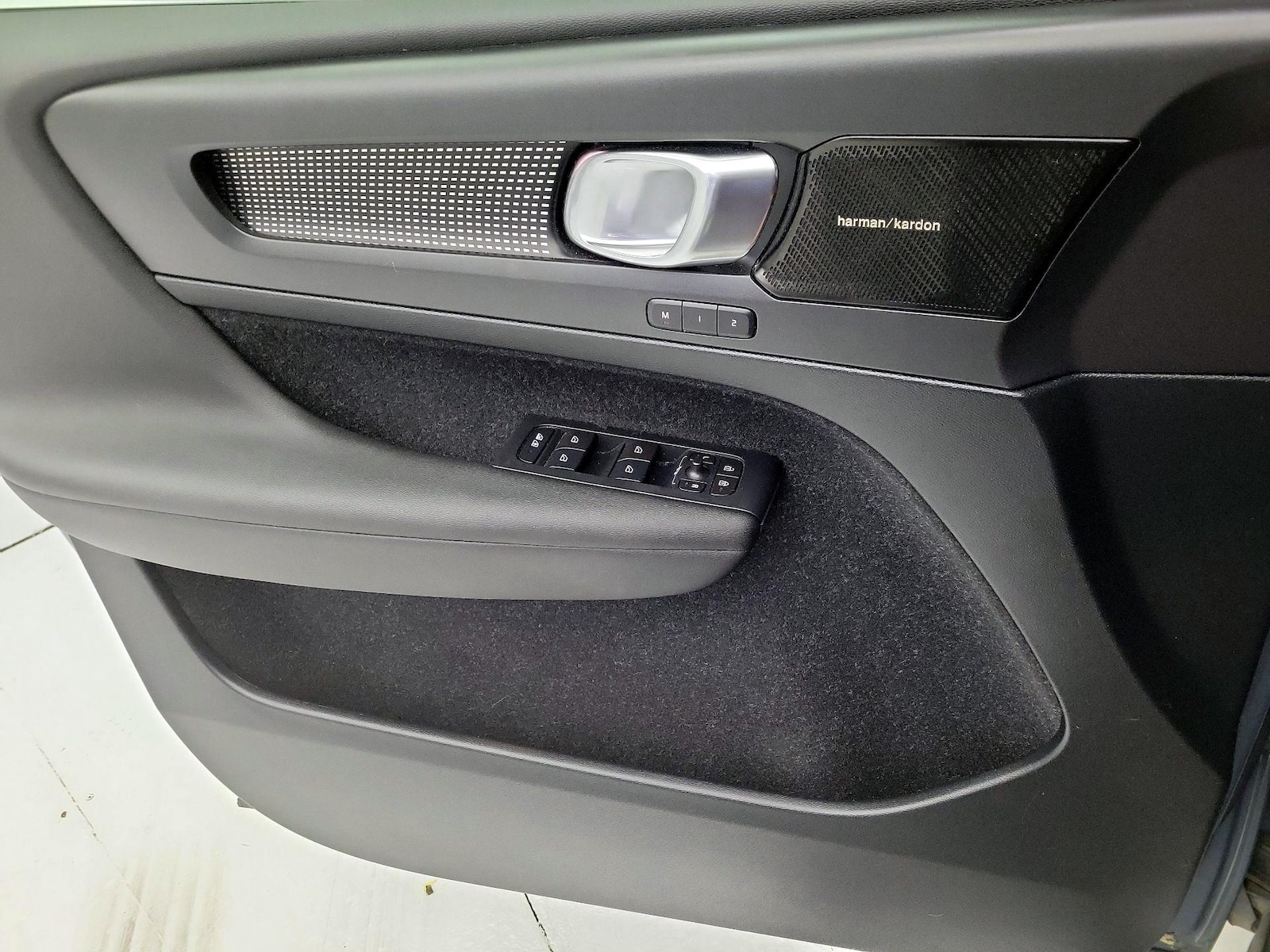 2020 Volvo XC40 R-Design - Photo 13