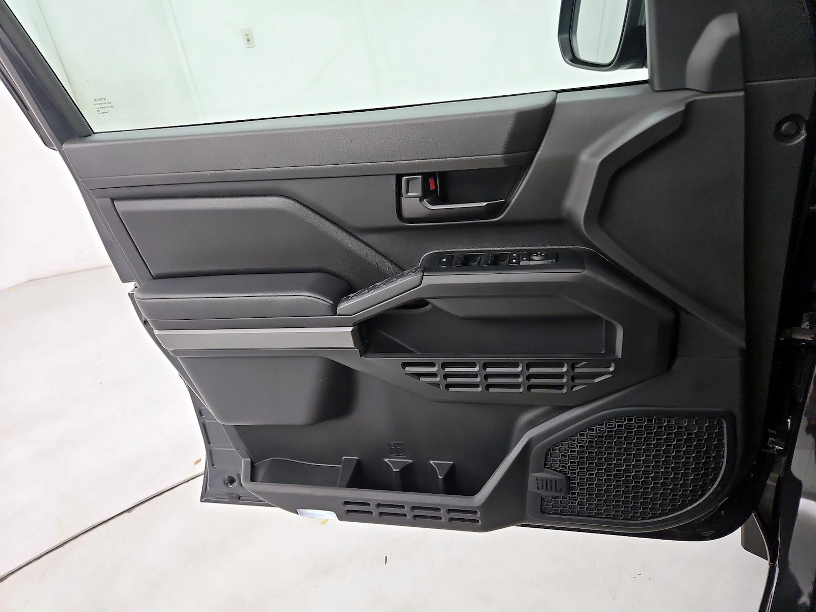 2024 Toyota Tacoma SR5 - Photo 13