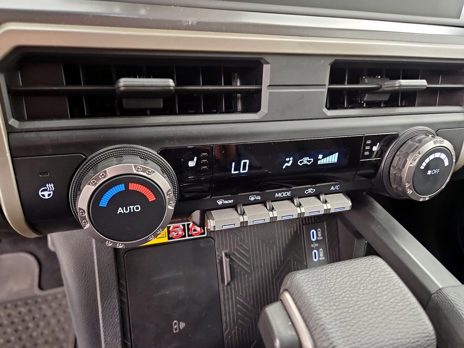 2024 Toyota Tacoma SR5 - Photo 17